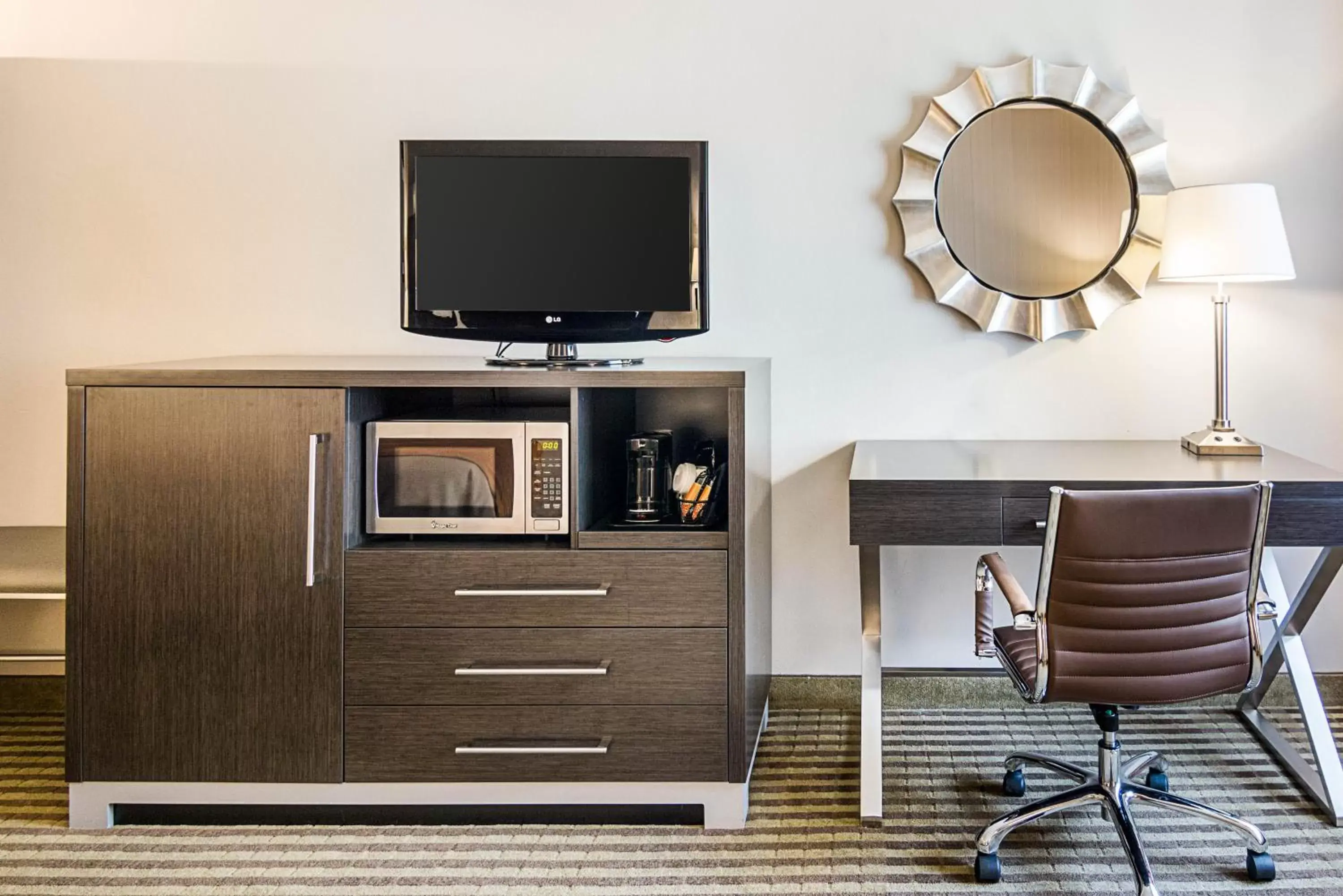 TV and multimedia, TV/Entertainment Center in Comfort Inn Camden