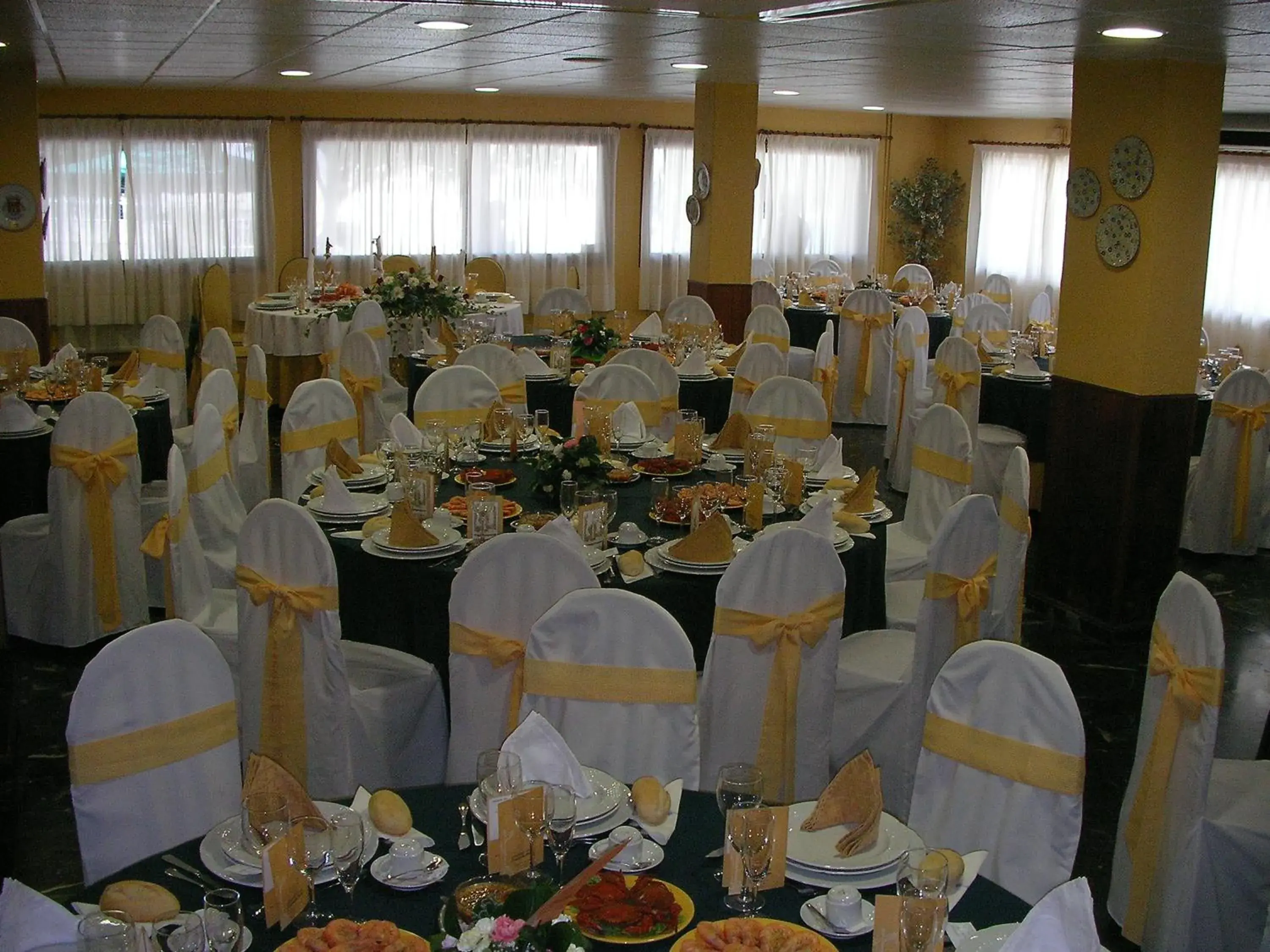 Restaurant/places to eat, Banquet Facilities in Cruceiro do Monte