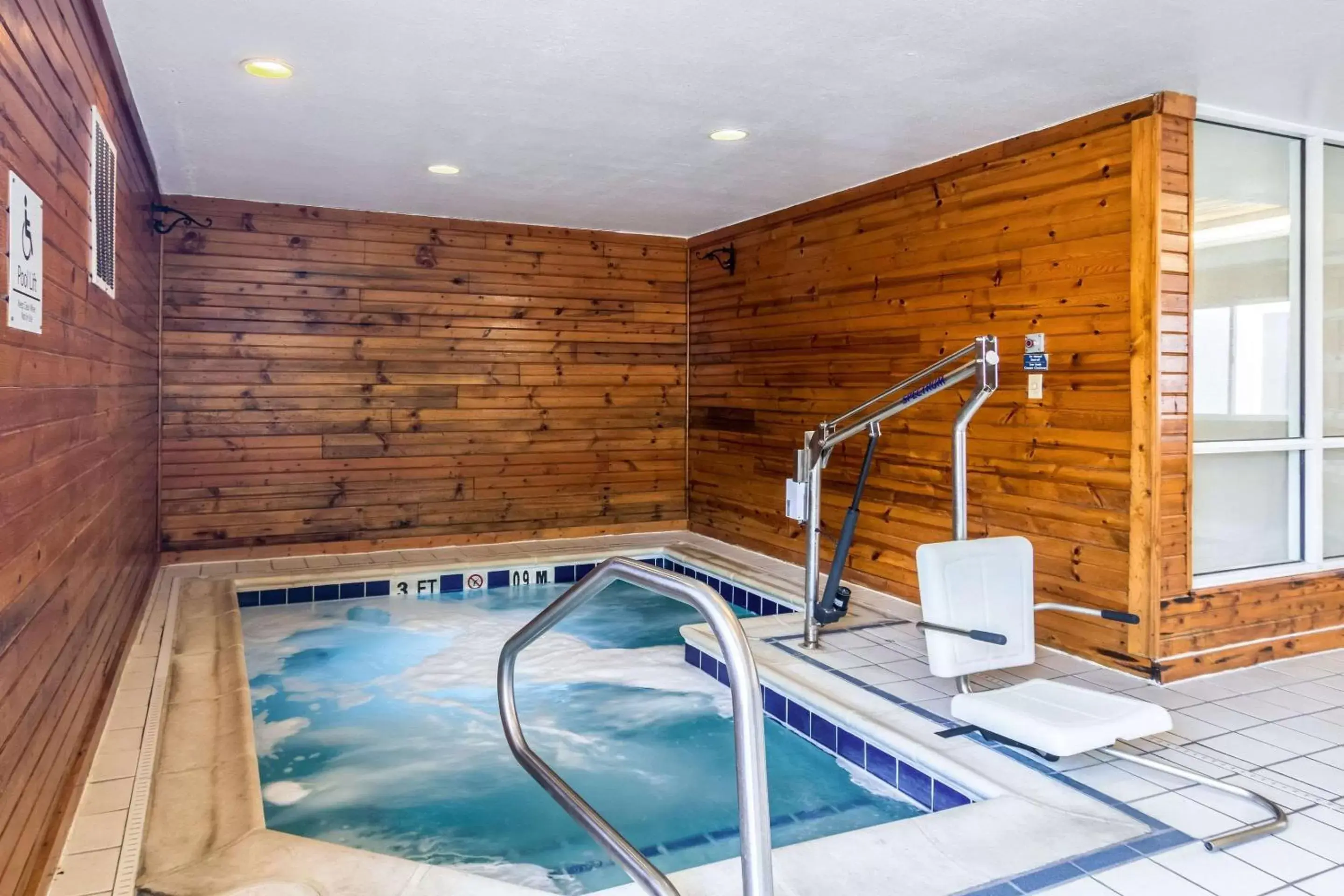 On site, Swimming Pool in Comfort Inn & Suites - Hannibal