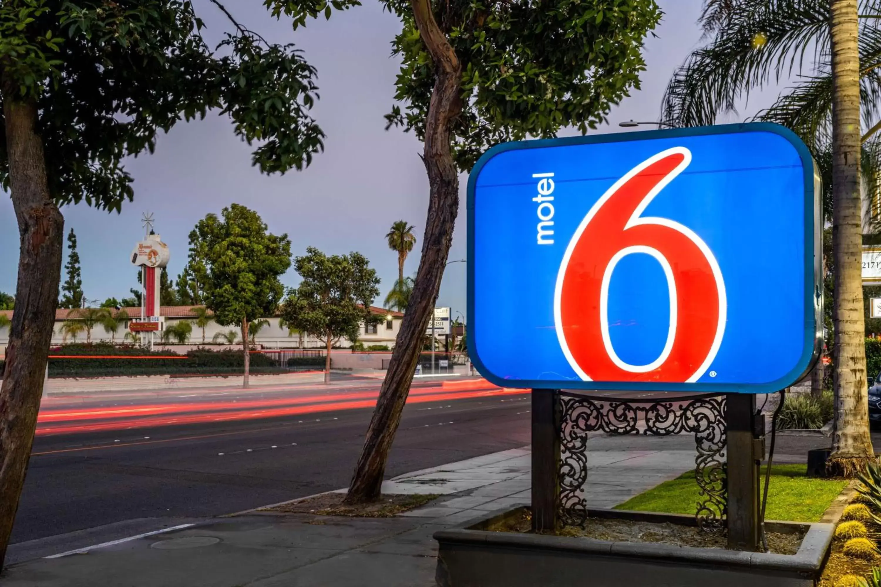 Property building in Motel 6-Anaheim, CA - Convention Center