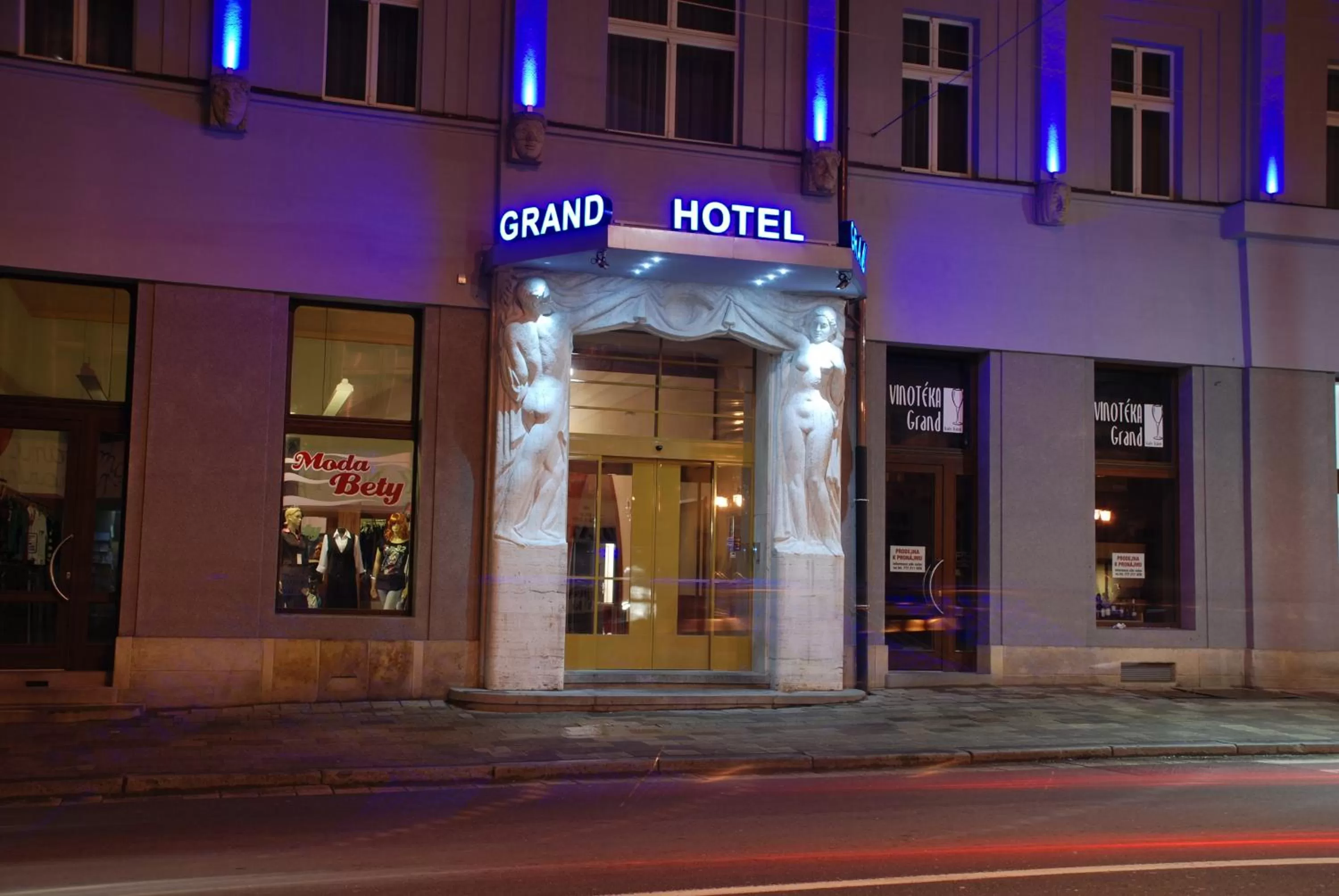Facade/entrance in Hotel Grand