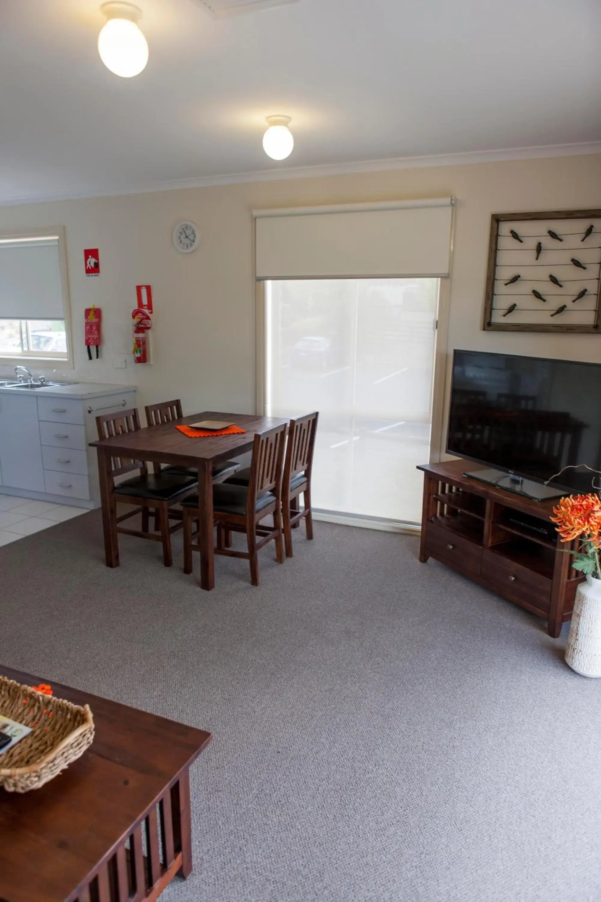 Living room, Dining Area in Airport Tourist Village Melbourne