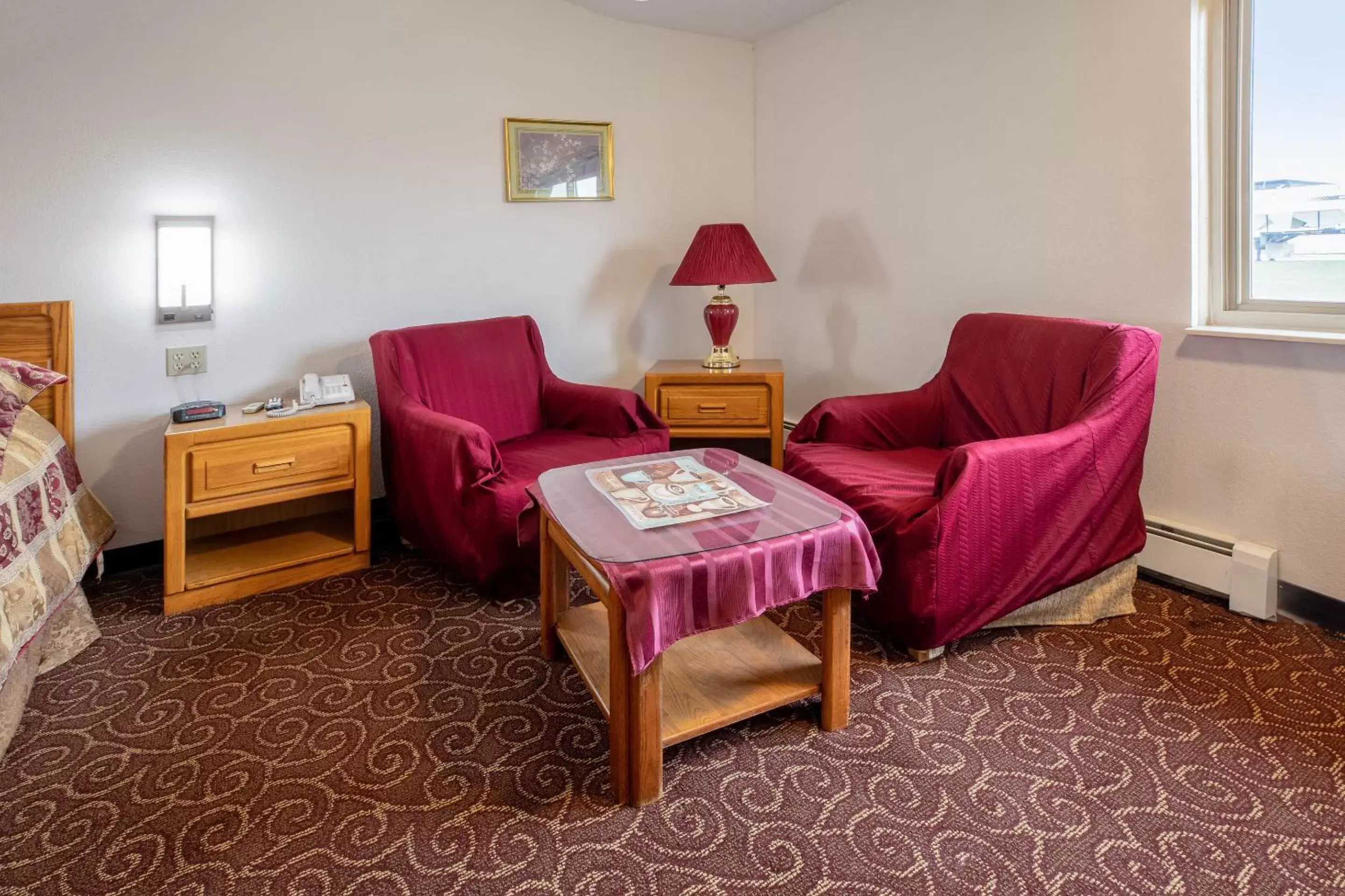 Seating area in OYO Hotel Chesaning Route 52 & Hwy 57