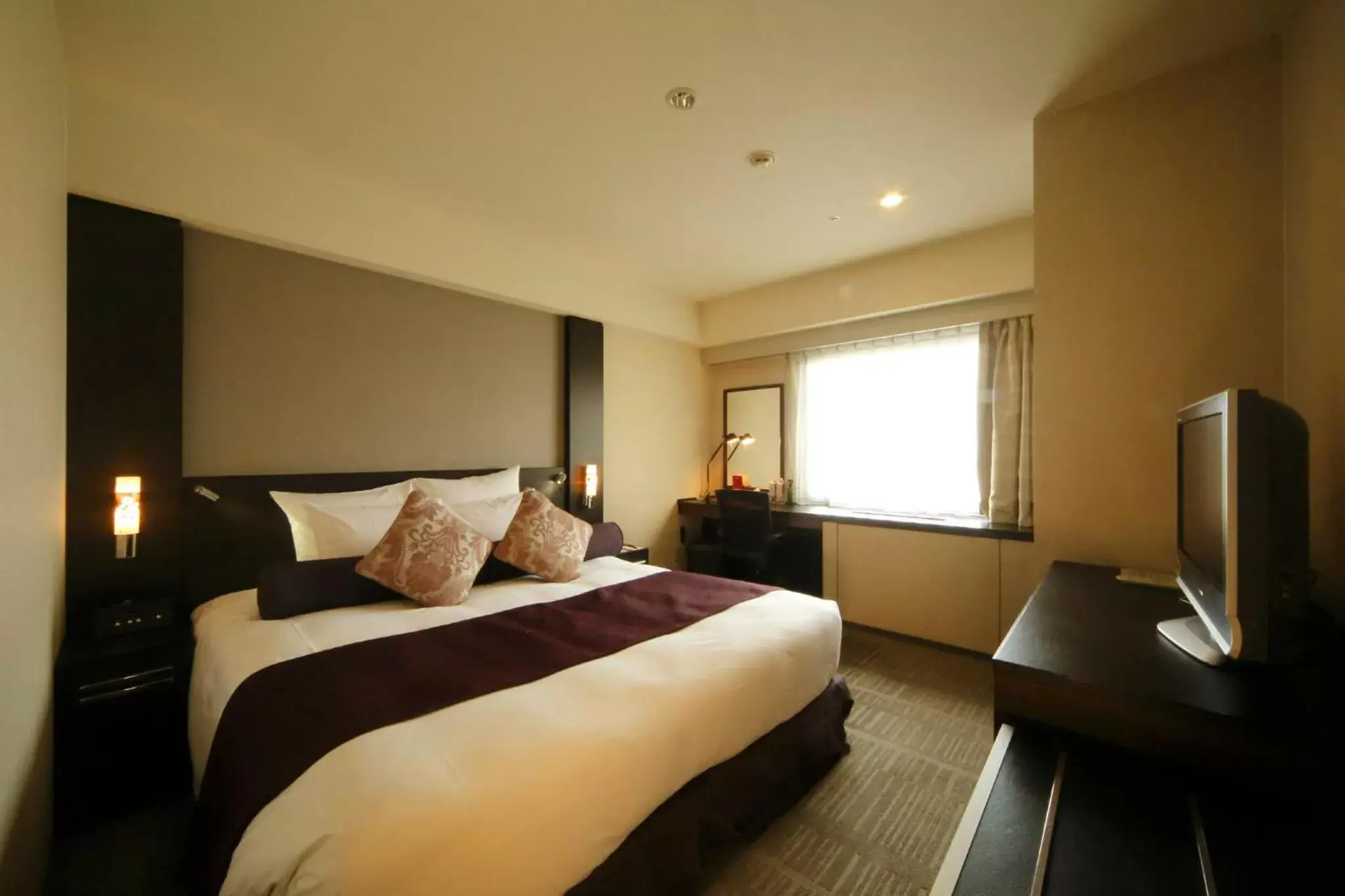 Photo of the whole room, Bed in ANA Crowne Plaza Fukuoka, an IHG Hotel