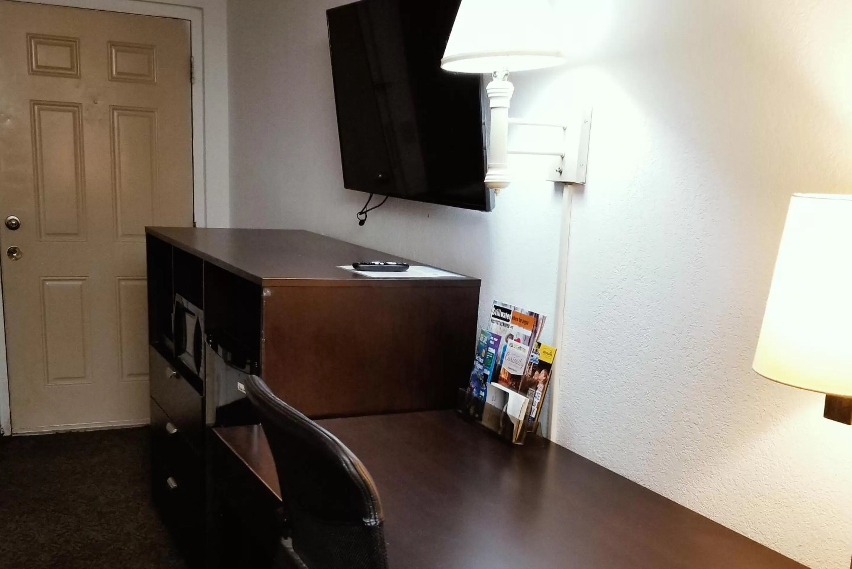 Bedroom in Sky-Palace Inn & Suites Hutchinson