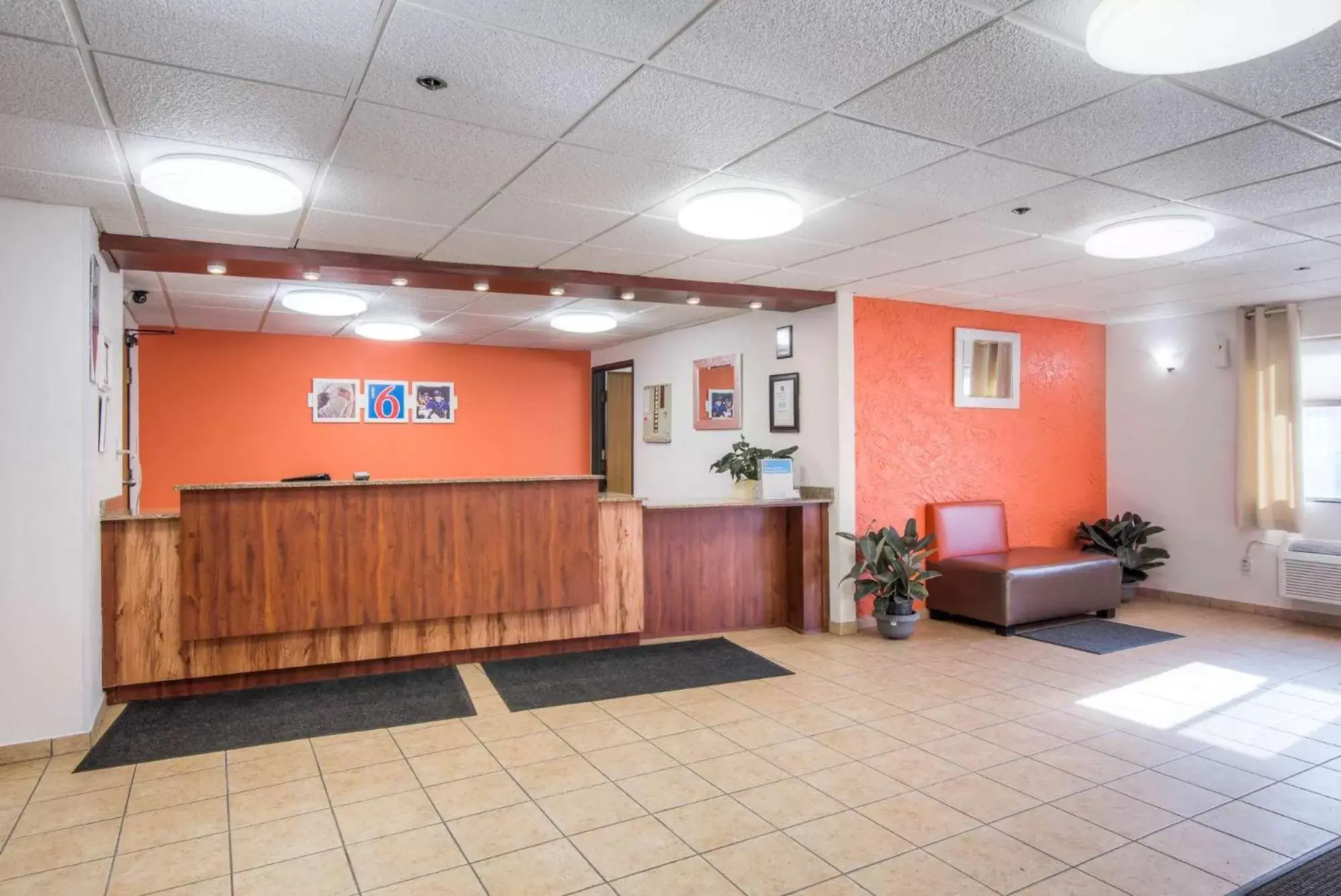 Lobby or reception, Lobby/Reception in Motel 6-Bridgeview, IL