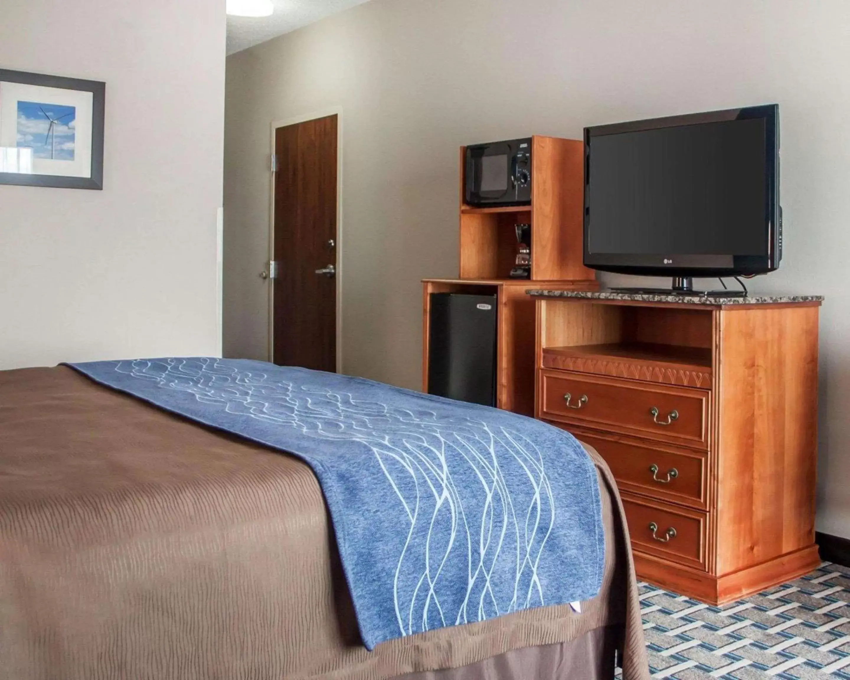 Photo of the whole room, TV/Entertainment Center in Comfort Inn & Suites Weatherford