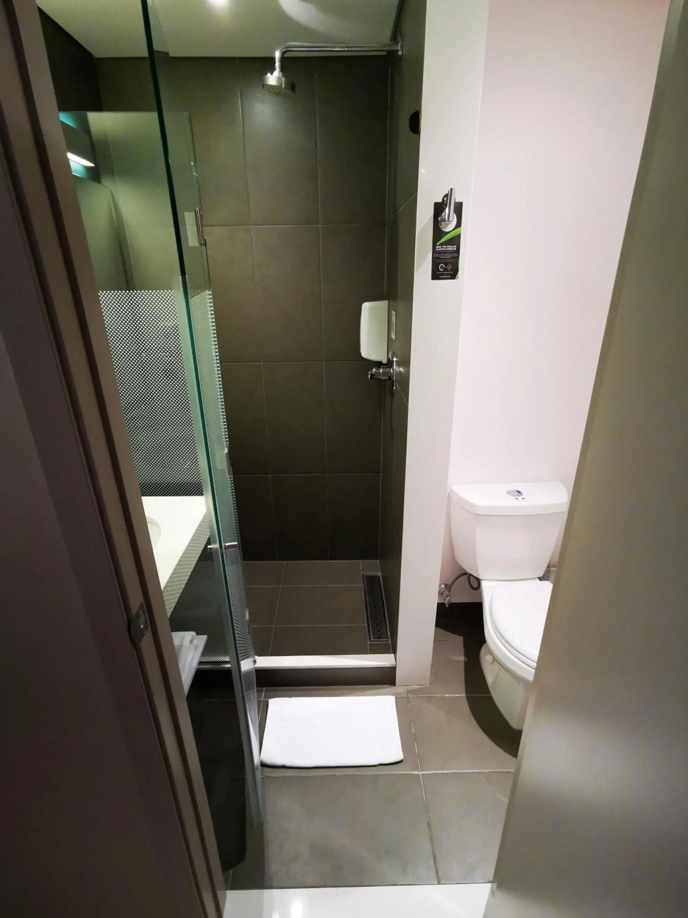 Bathroom in Ibis Budget Itagui