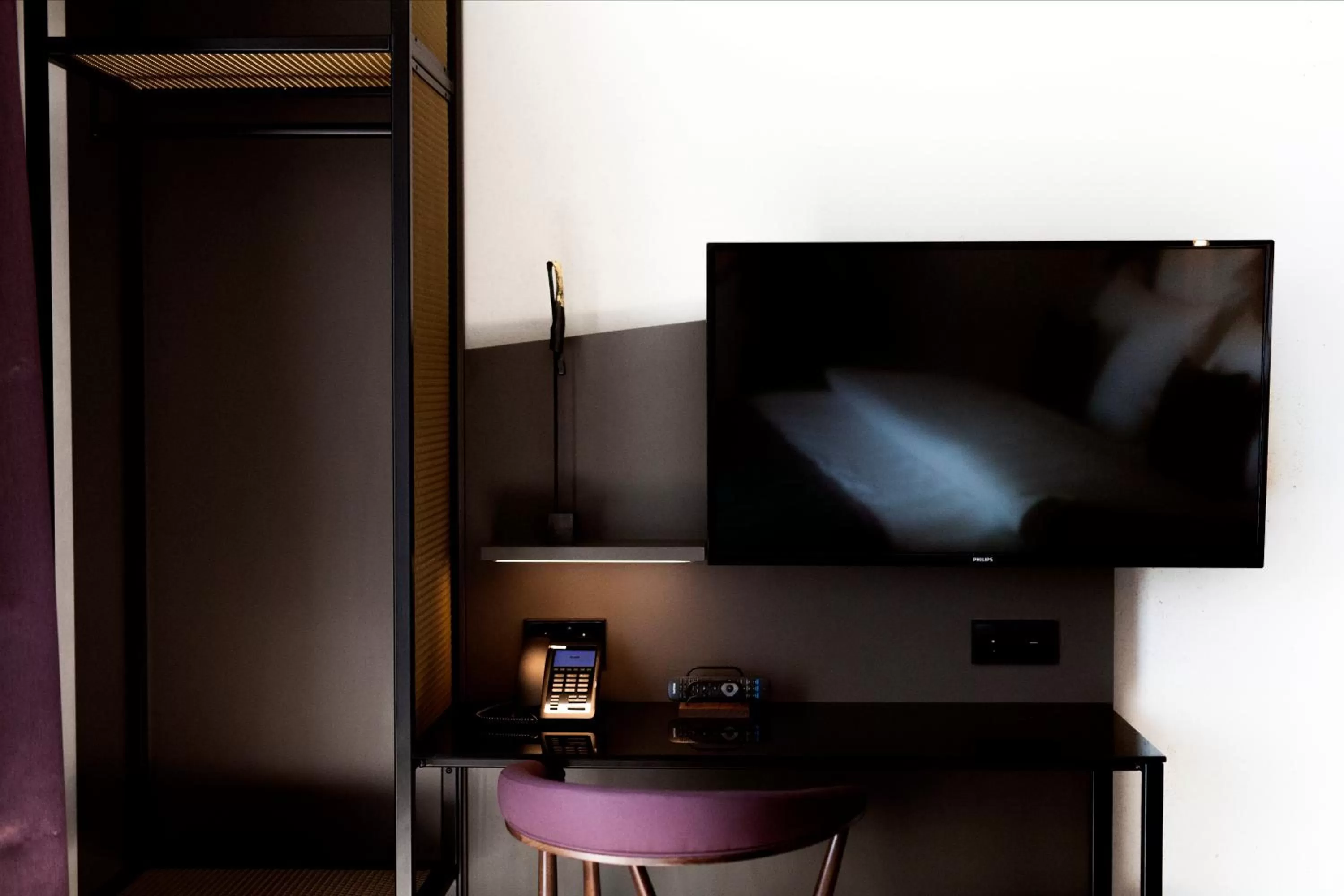 TV and multimedia in ONNO Boutique Hotel & Apartments