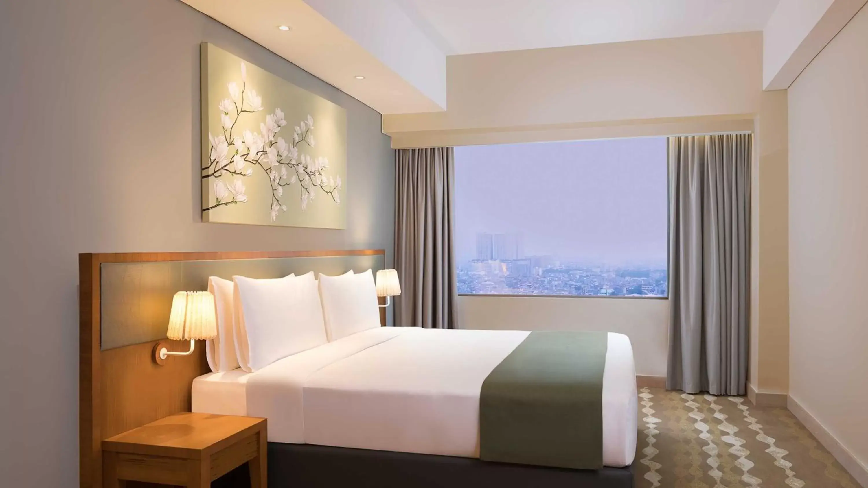 Bedroom, Bed in Holiday Inn & Suites Jakarta Gajah Mada, an IHG Hotel