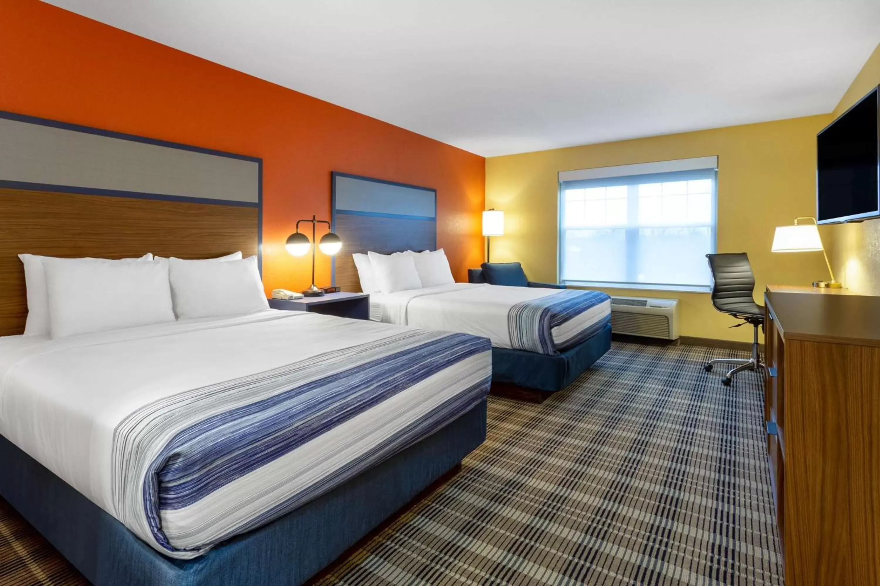 Photo of the whole room, Bed in AmericInn by Wyndham Fulton Clinton