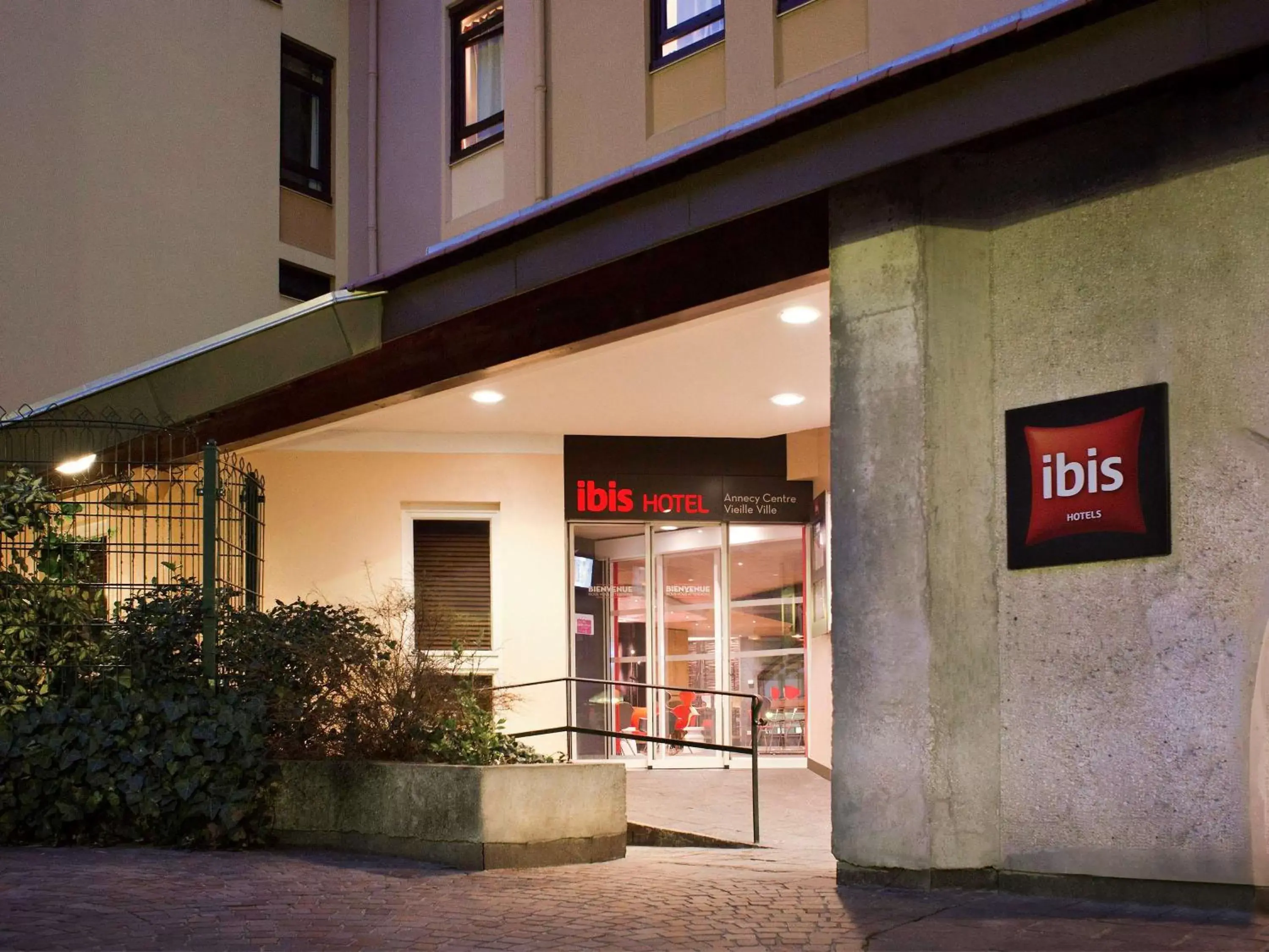 Property building in ibis Annecy Centre Vieille Ville