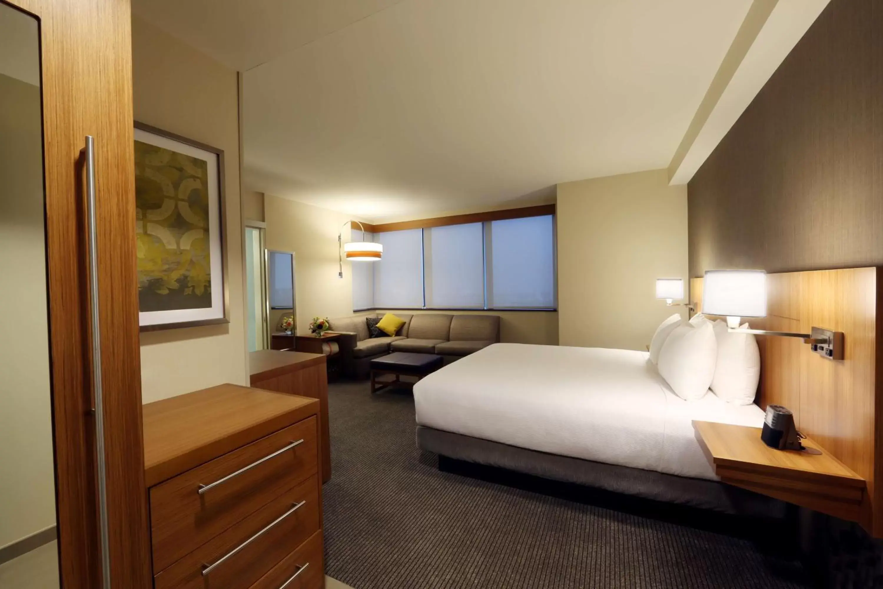 Photo of the whole room, Bed in Hyatt Place Flushing/LGA Airport
