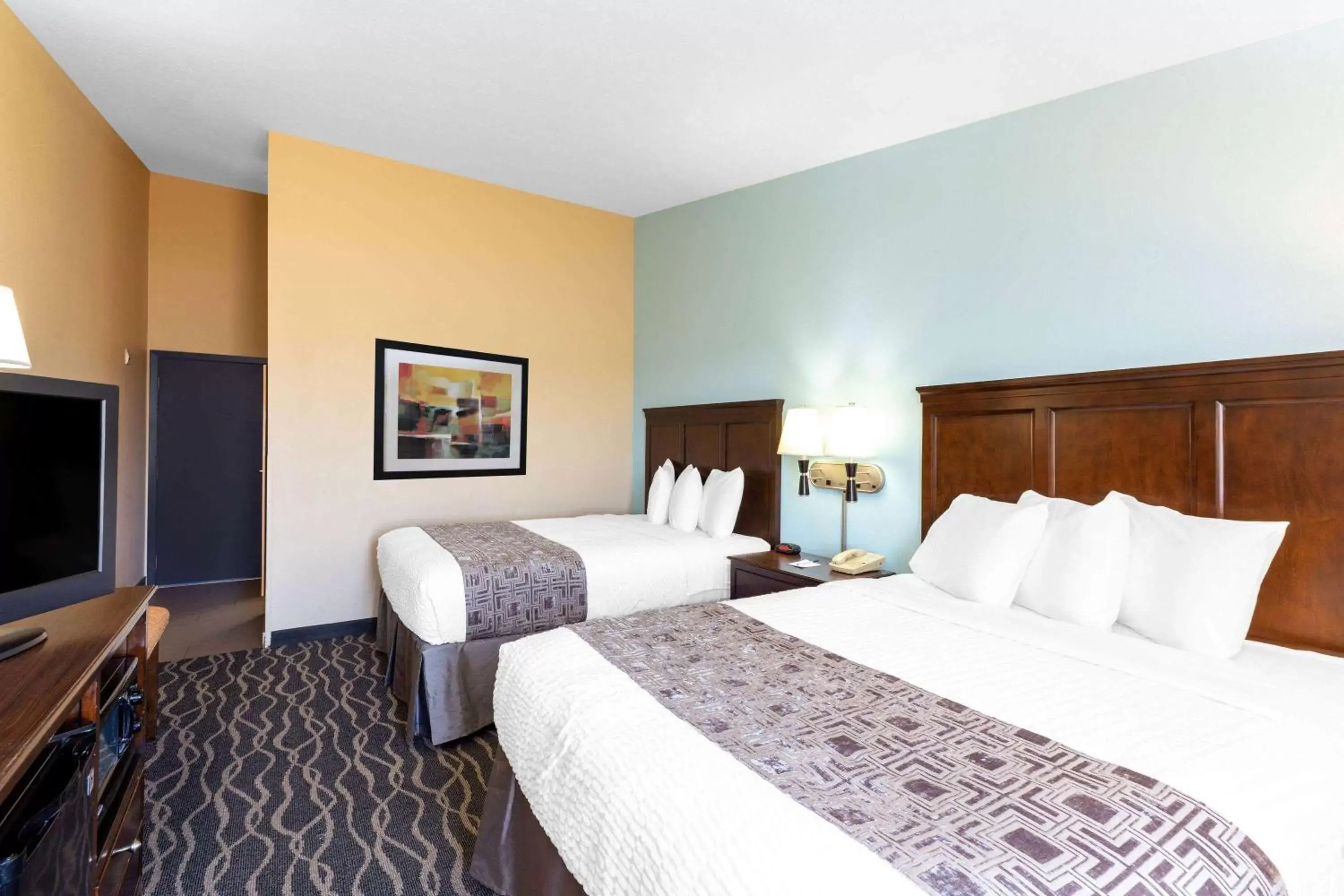 Photo of the whole room, Bed in Baymont by Wyndham Tri-Cities/Kennewick WA