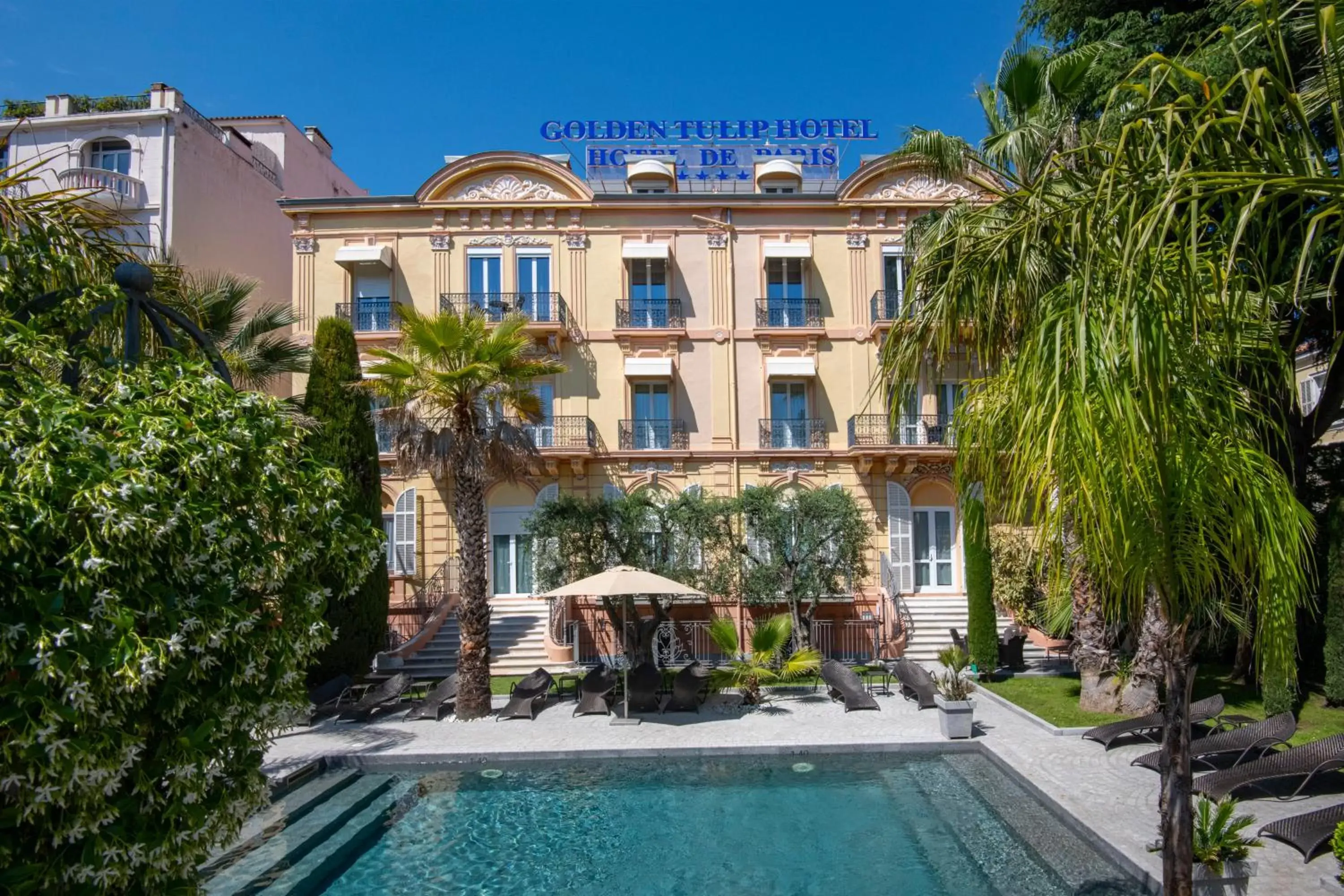 Facade/entrance, Property Building in GOLDEN TULIP CANNES HOTEL de PARIS