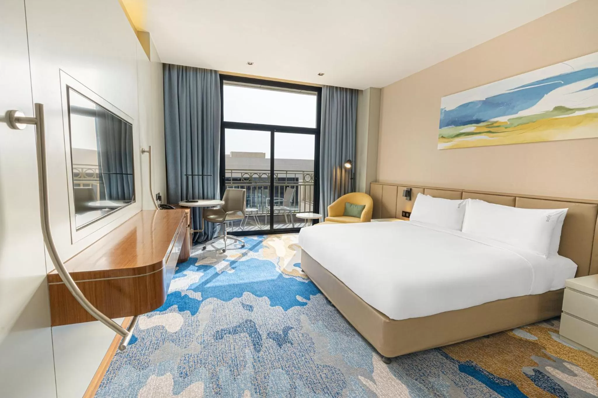 Photo of the whole room, Bed in Holiday Inn Riyadh The Business District by IHG