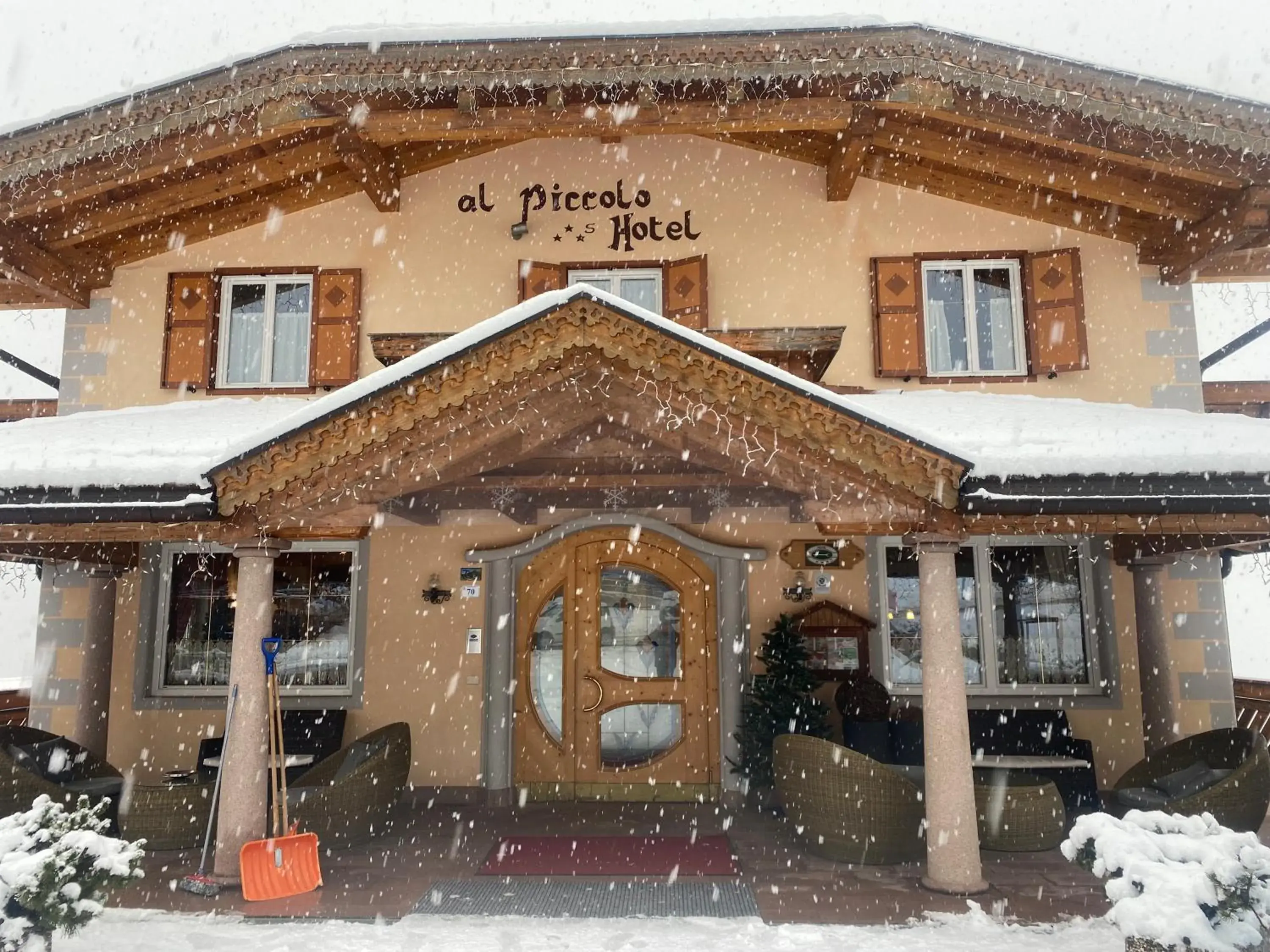 Facade/entrance, Winter in Al Piccolo Hotel