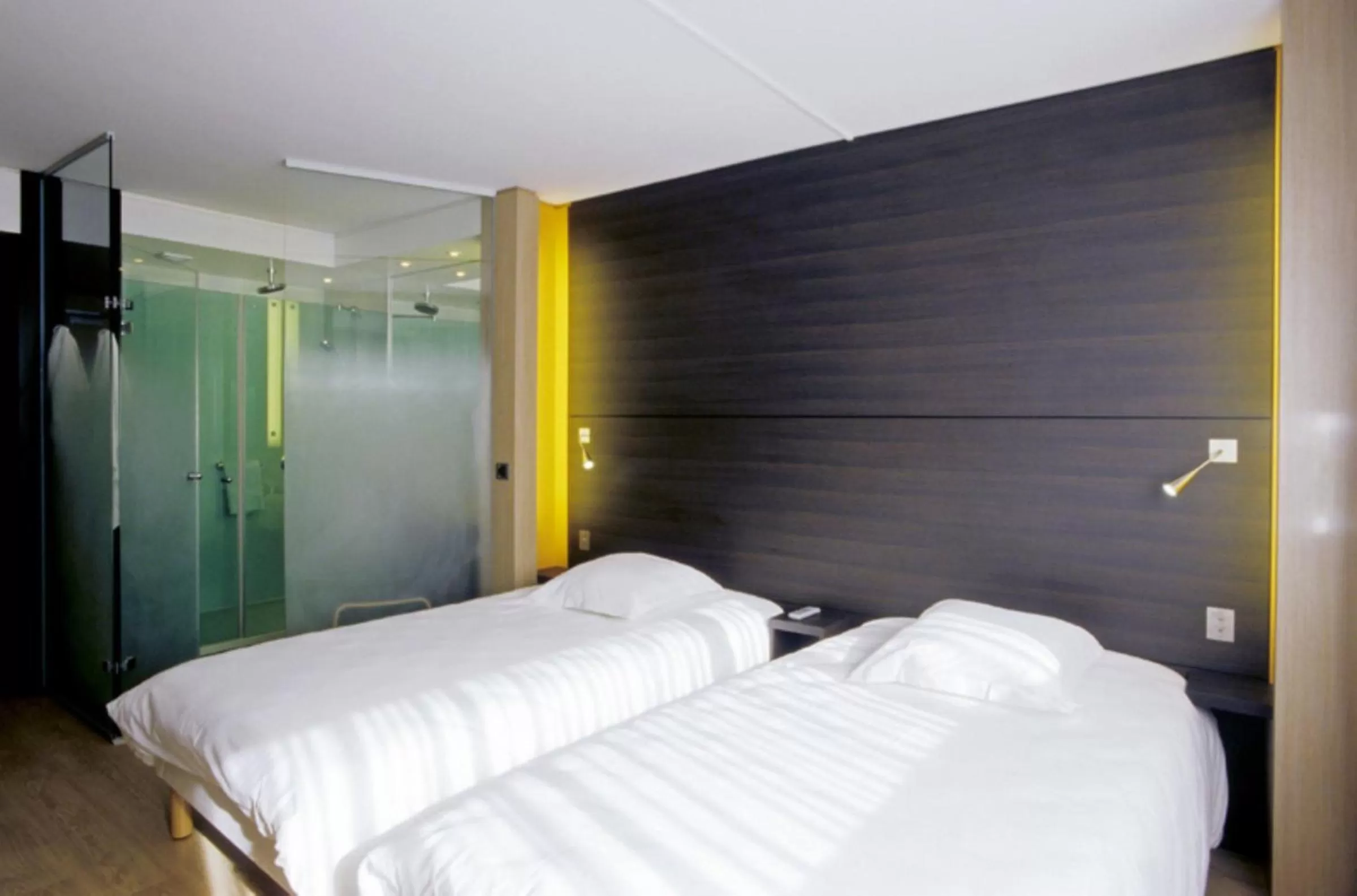 Bed in Hôtel Oceania Nantes Aéroport