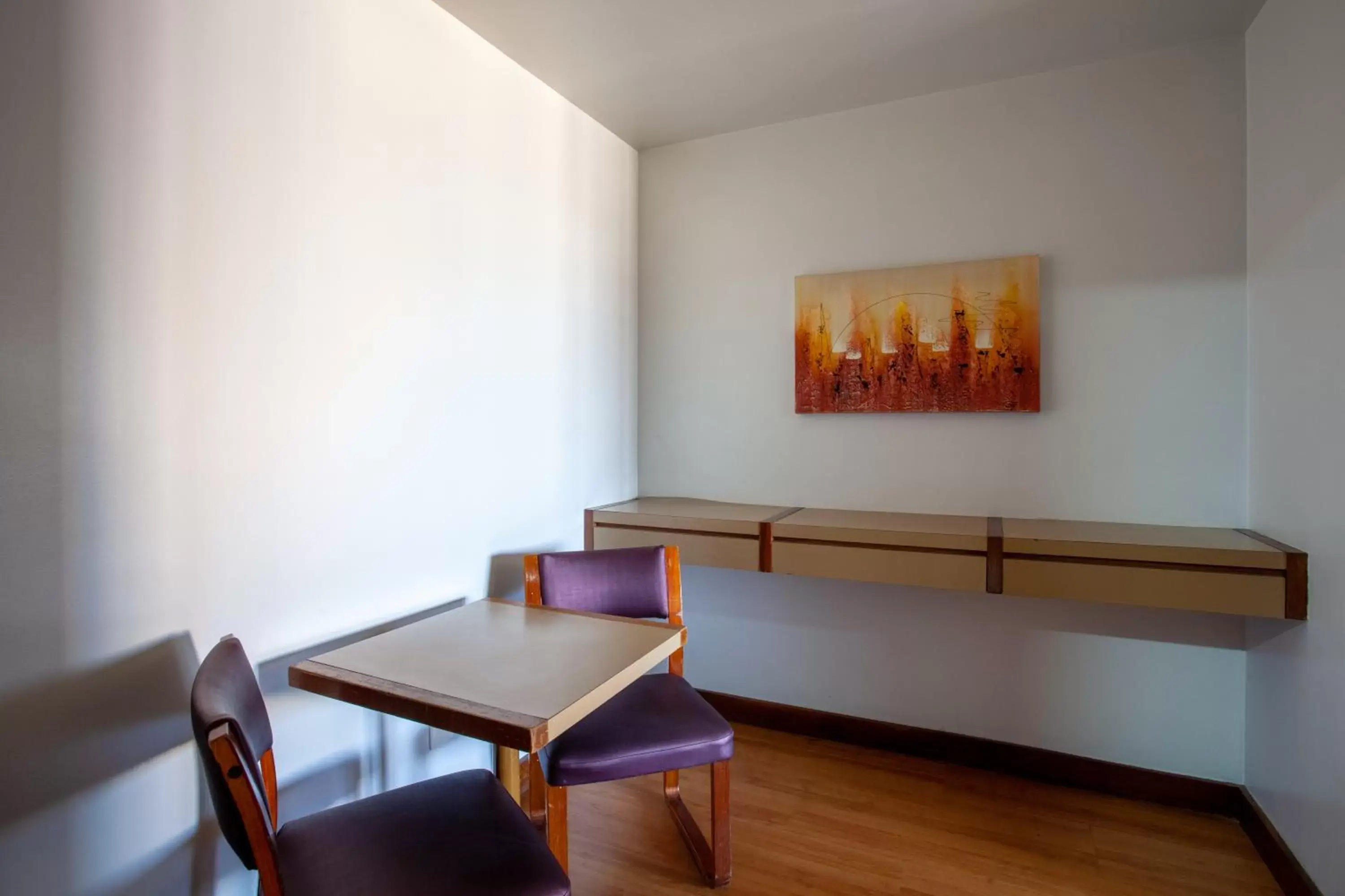 Living room, Dining Area in Nacional Inn Belo Horizonte