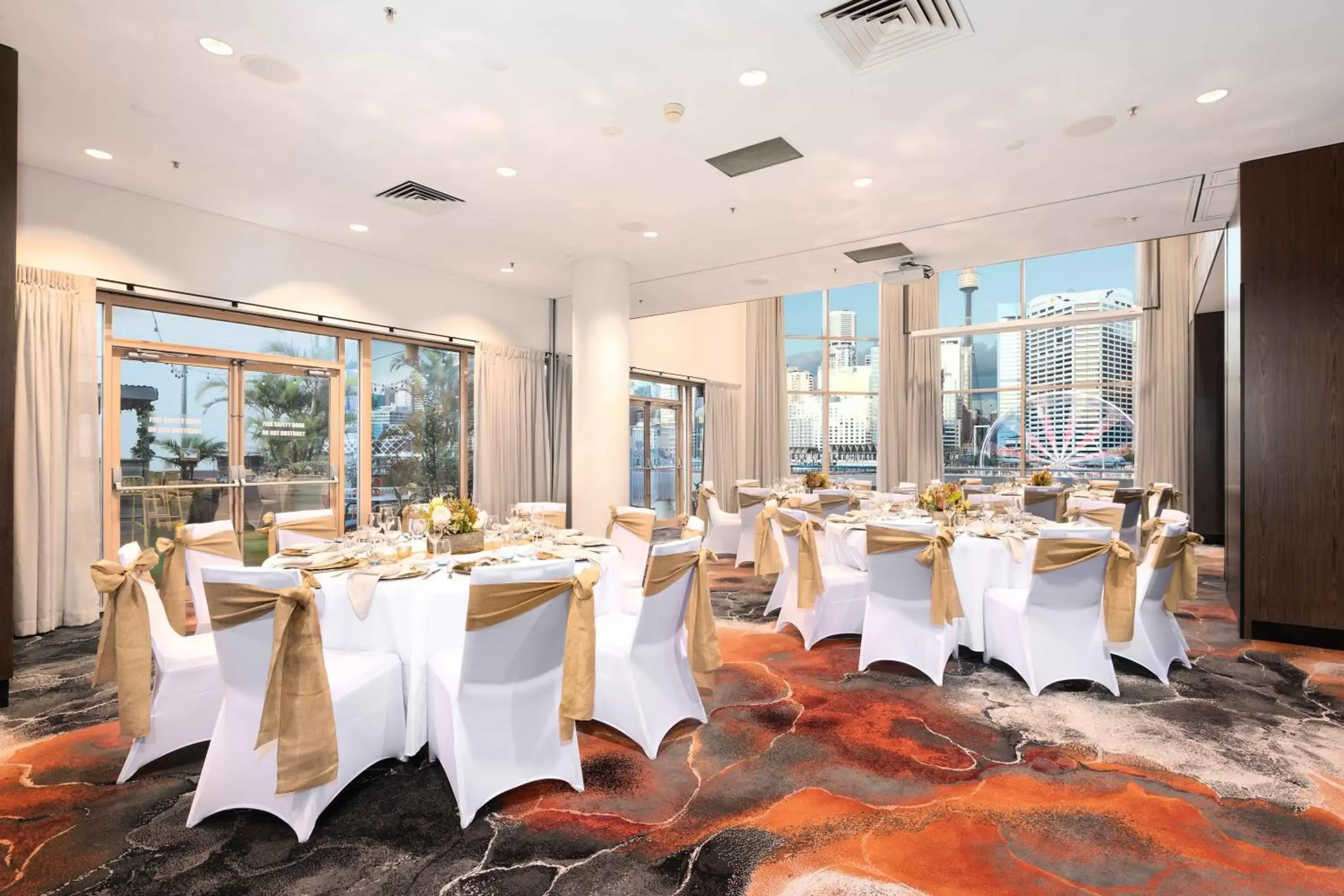 On site, Restaurant/Places to Eat in Novotel Sydney Darling Harbour