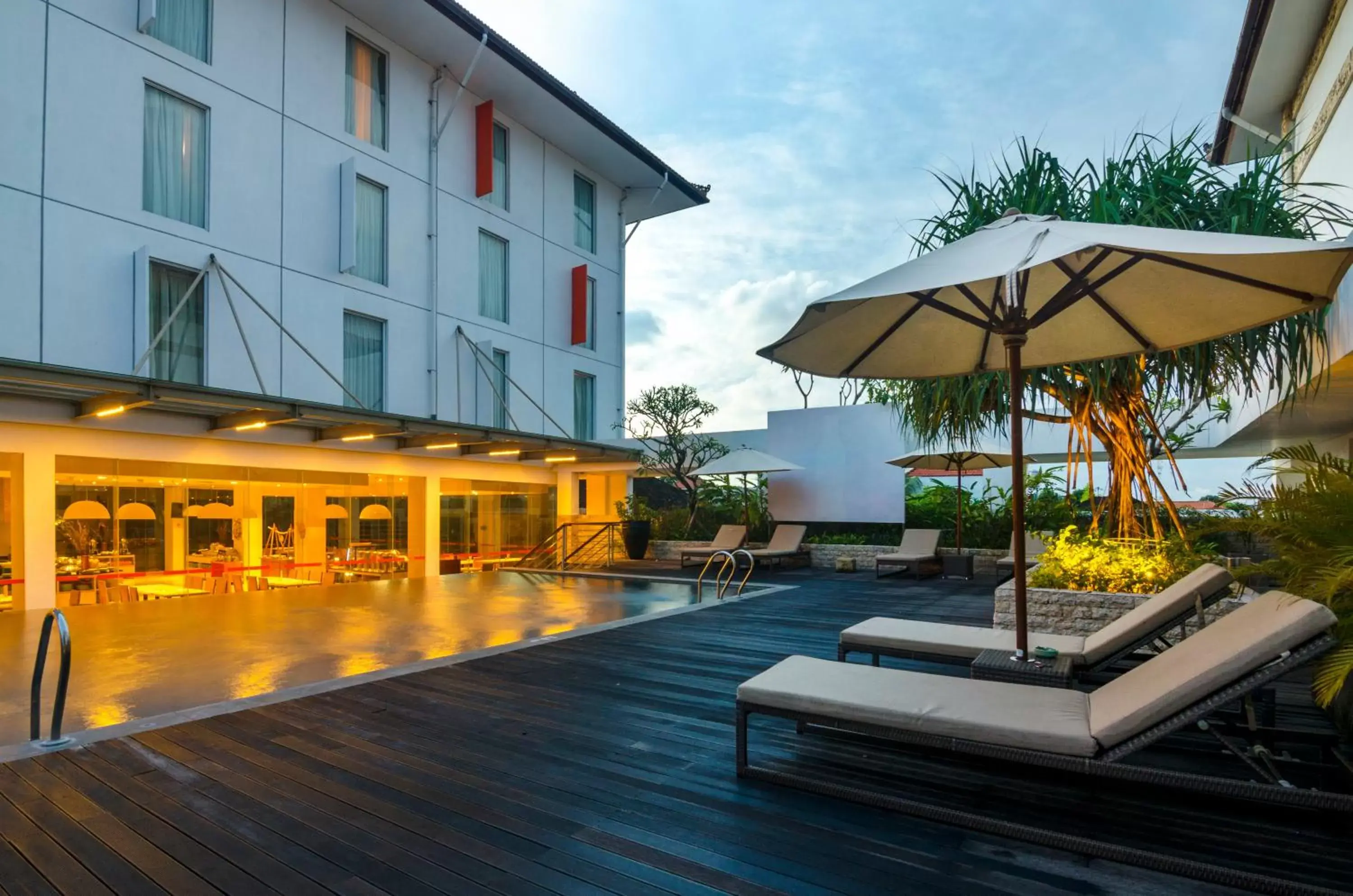 Seating area in HARRIS Hotel and Conventions Denpasar Bali