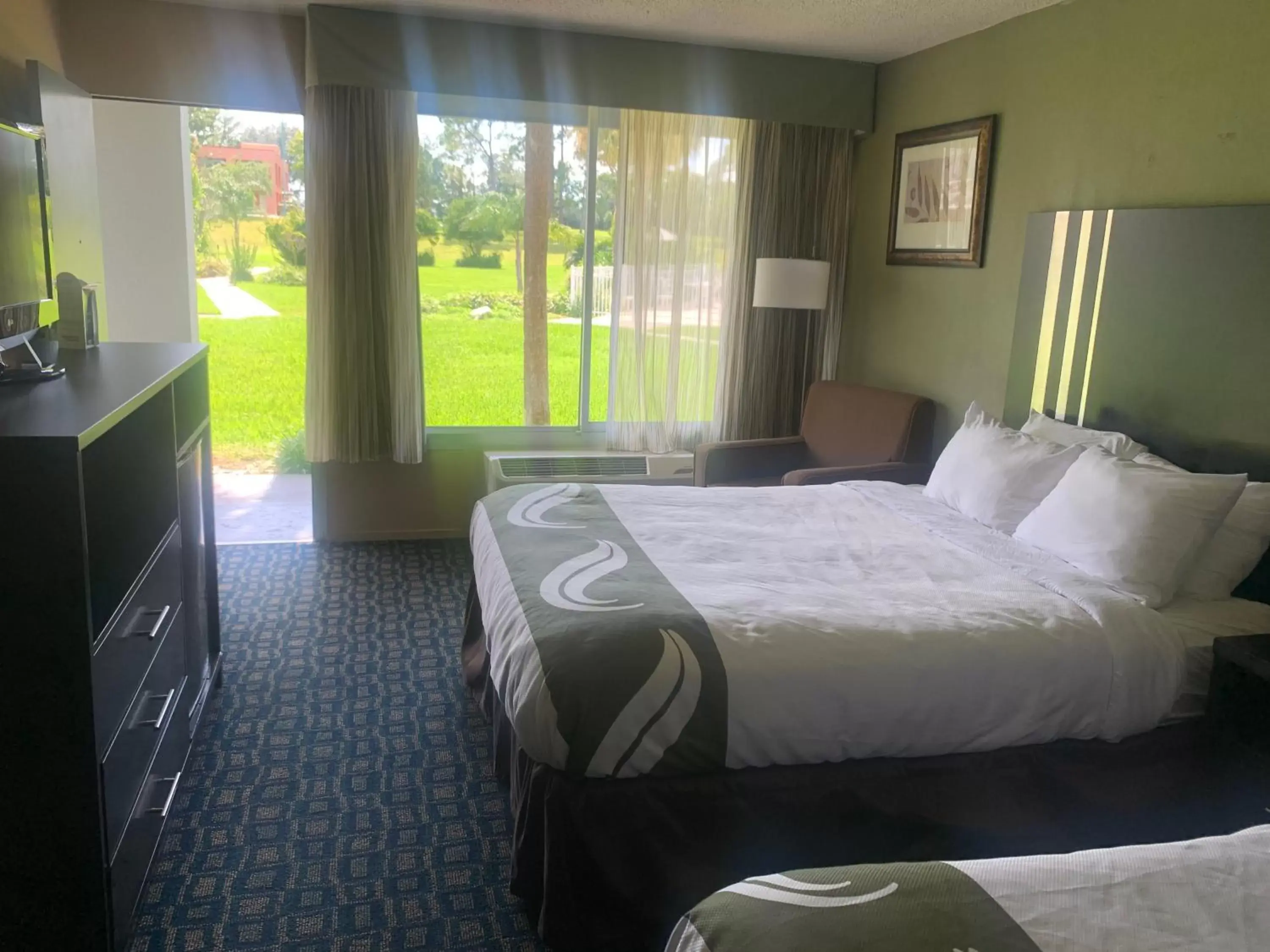 Garden, Bed in Quality Inn & Suites Brooksville I-75/Dade City