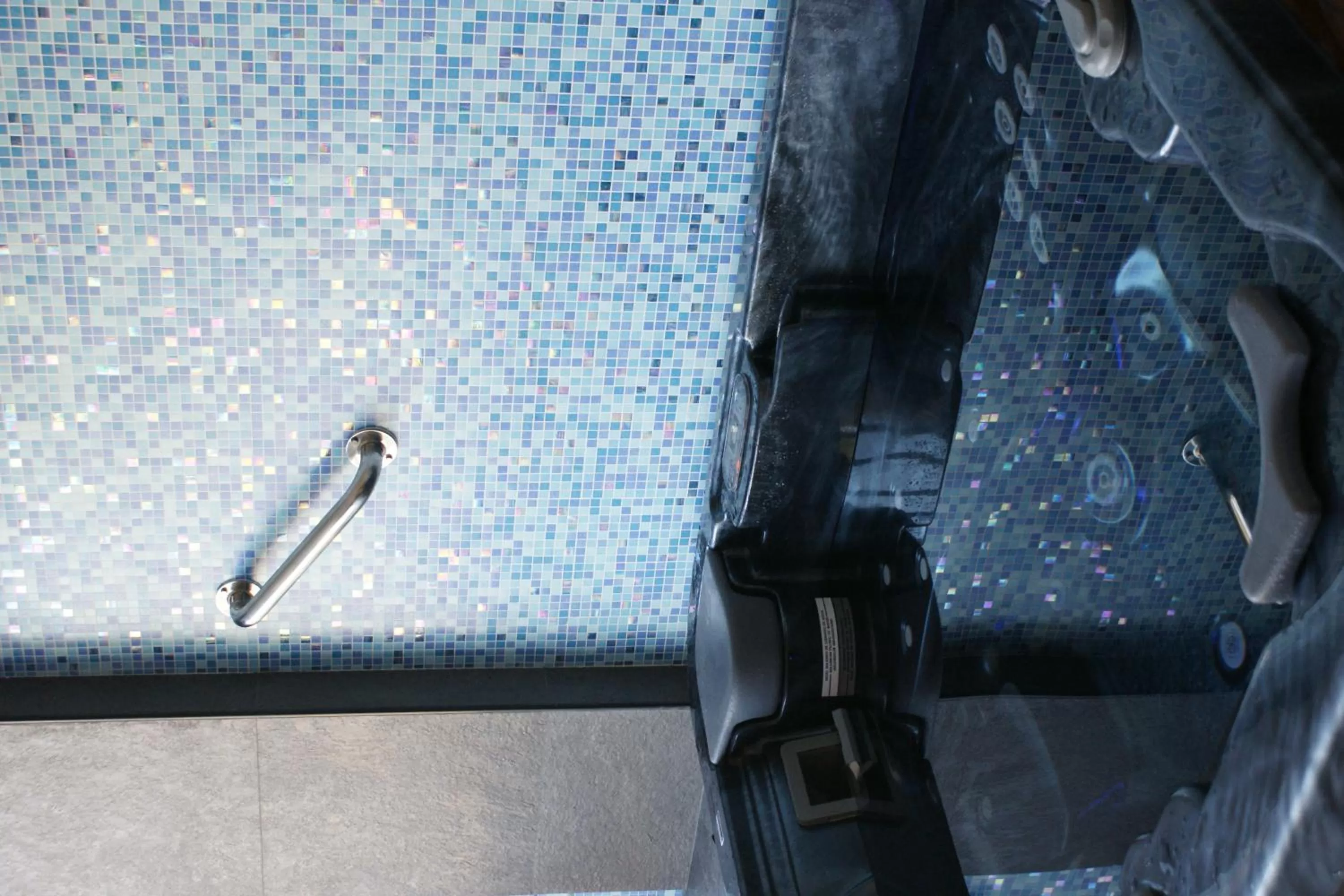 Hot Tub in Logis- Hôtel Spa Restaurant l'Epicurial