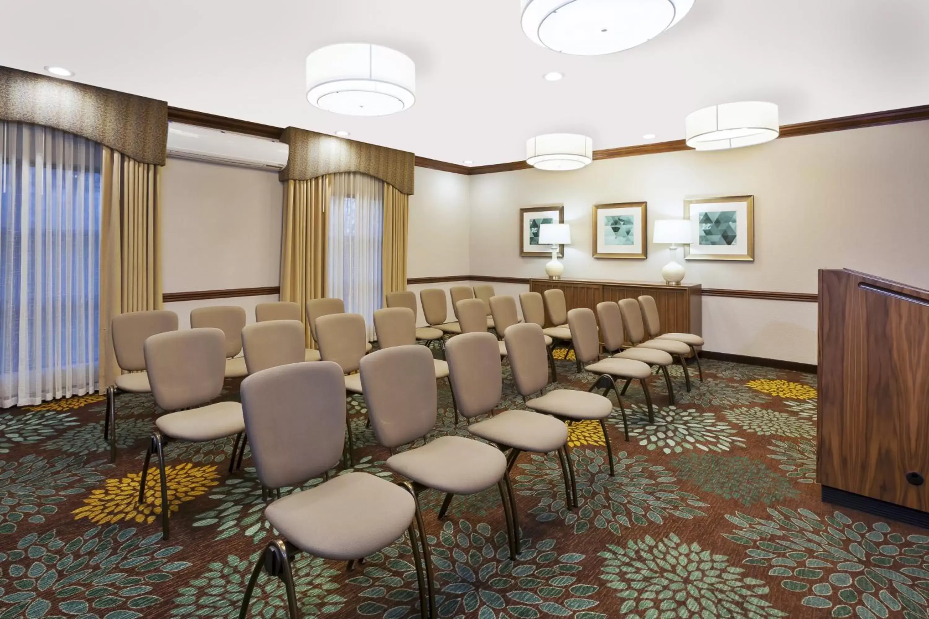 Meeting/conference room in Staybridge Suites Columbia-Highway 63 & I-70, an IHG Hotel