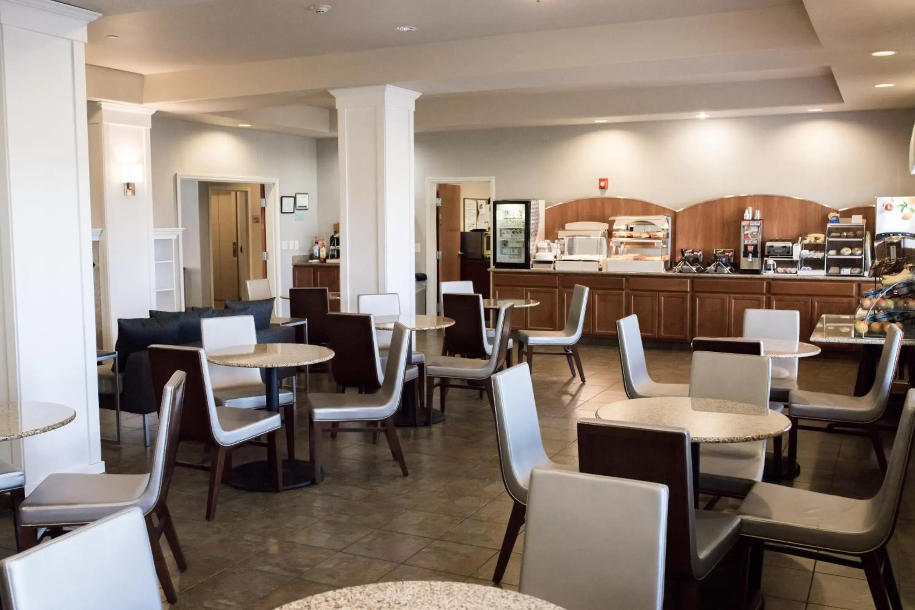 Property building, Restaurant/Places to Eat in Wingate by Wyndham Moses Lake
