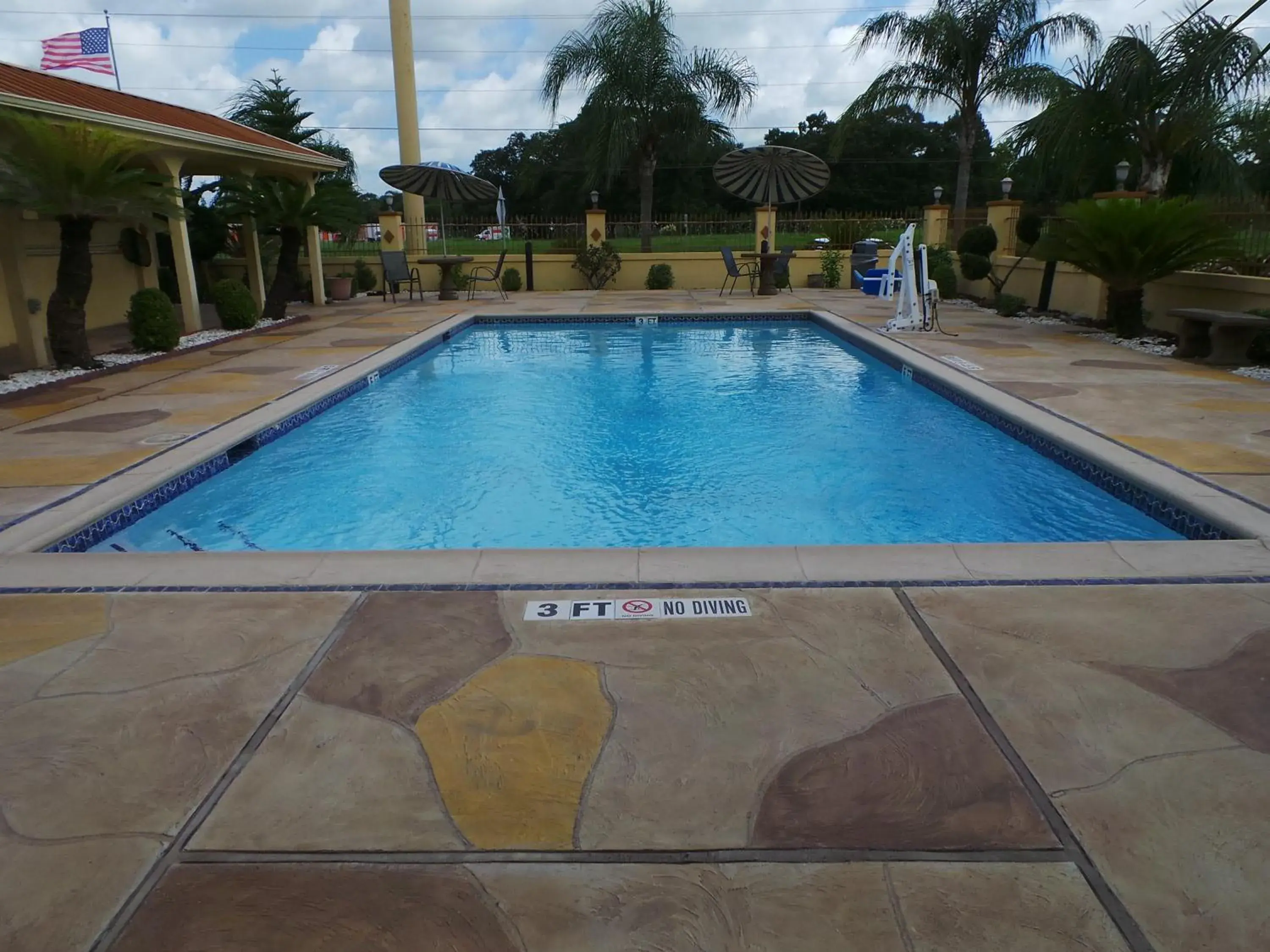 , Swimming Pool in Americas Best Value Inn & Suites Alvin Houston