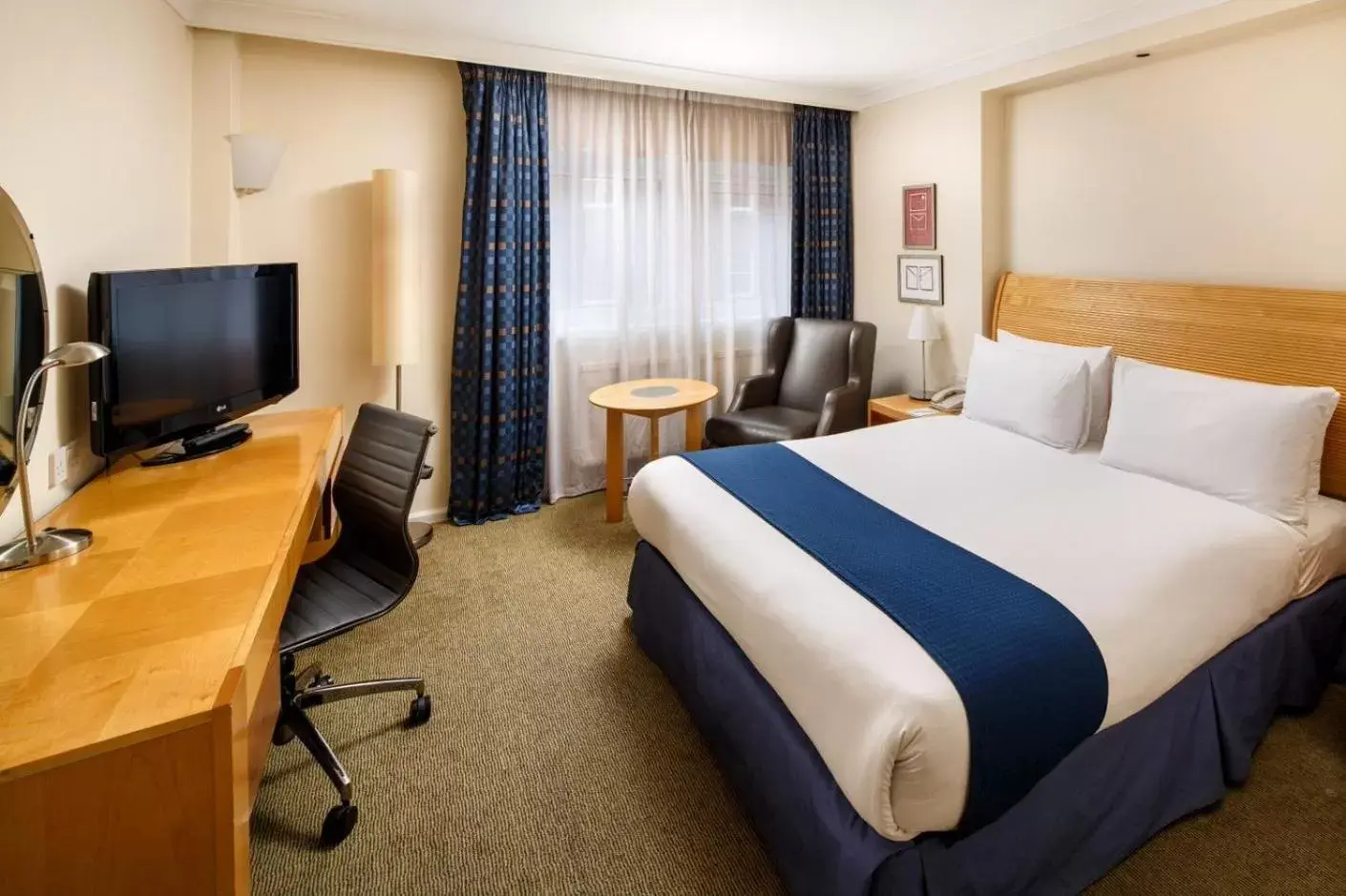 Bed in Holiday Inn London - Regent's Park by IHG Bed in Holiday Inn London - Regent's Park by IHG