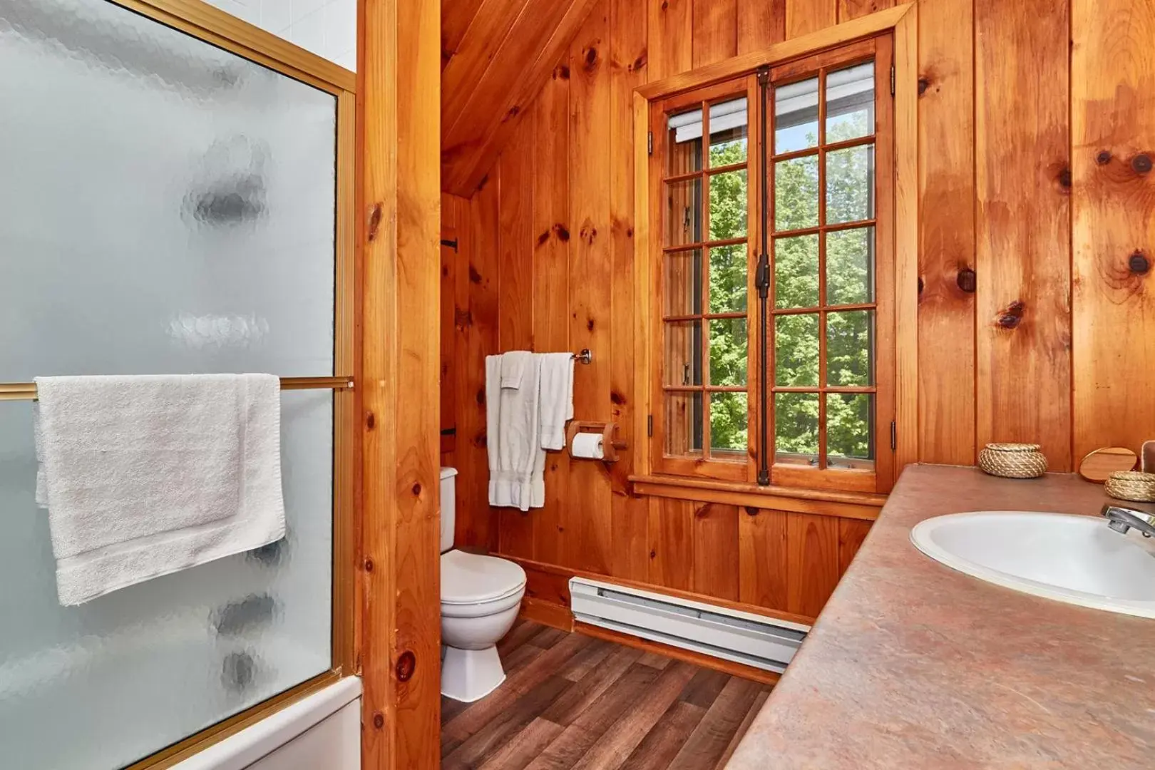 Bathroom in Auberge de la Tour et Spa