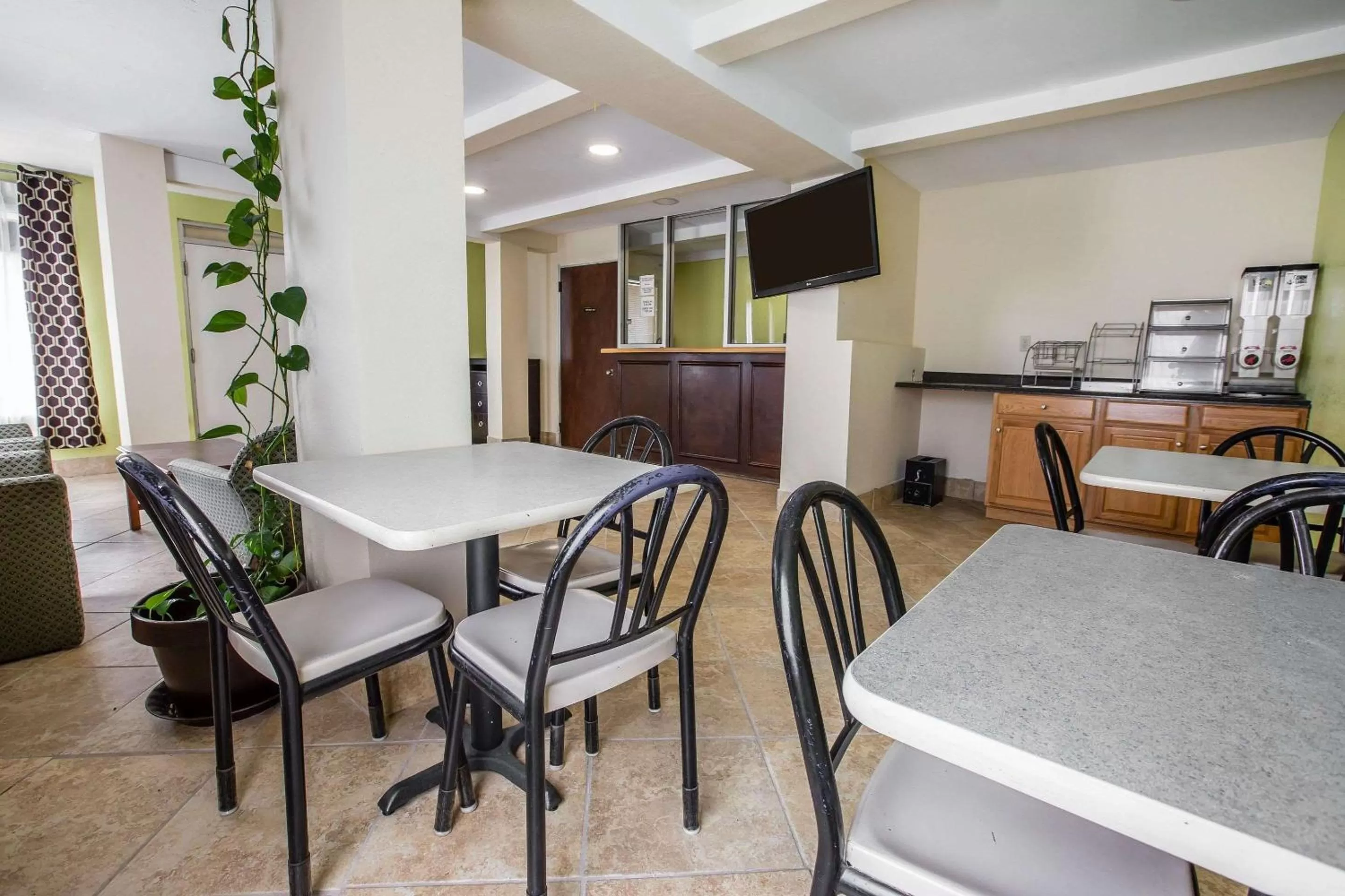 Lobby or reception in Rodeway Inn