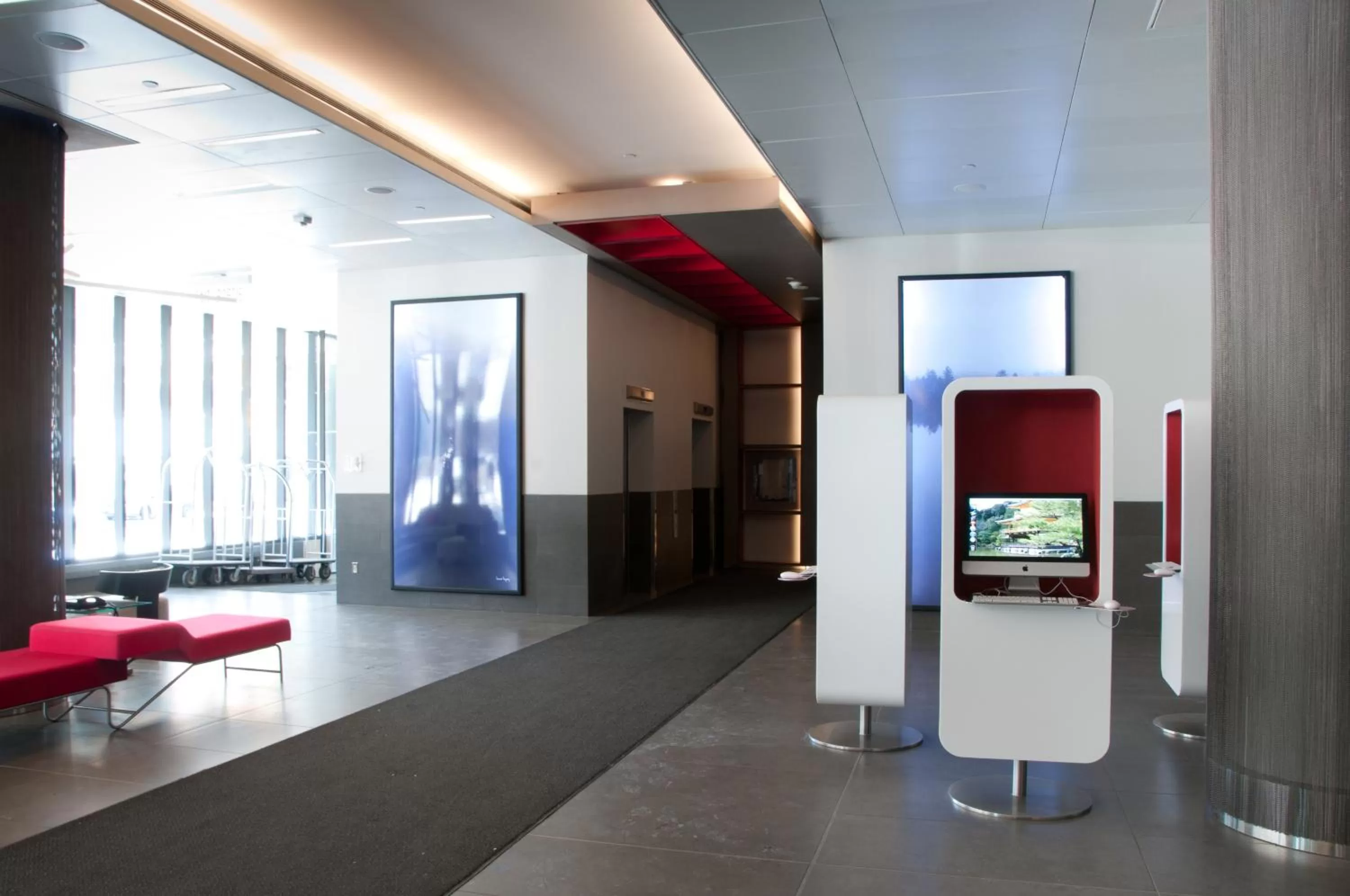 Lobby or reception in DoubleTree by Hilton Ottawa Downtown