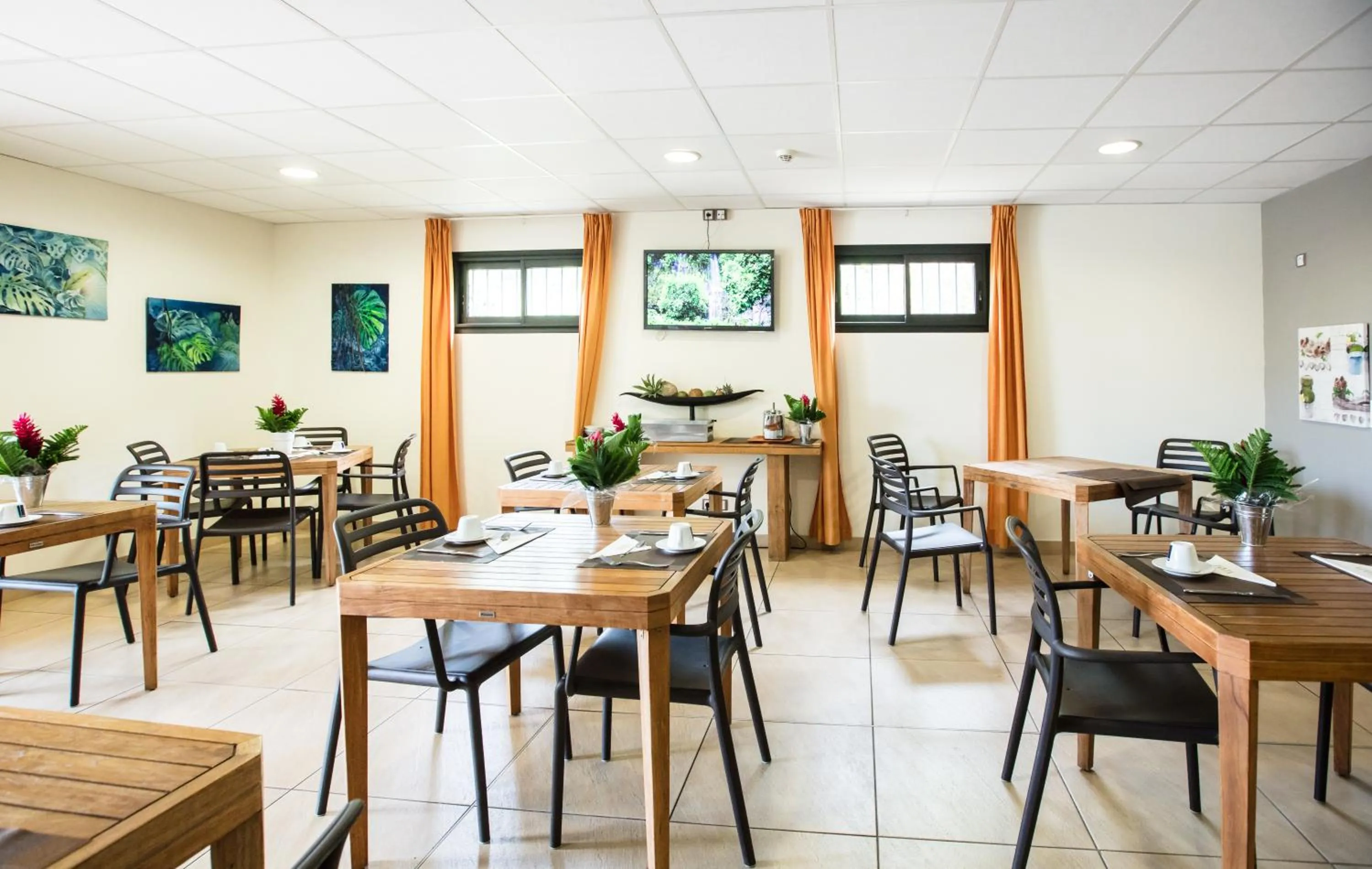 Area and facilities in Tama Hotel