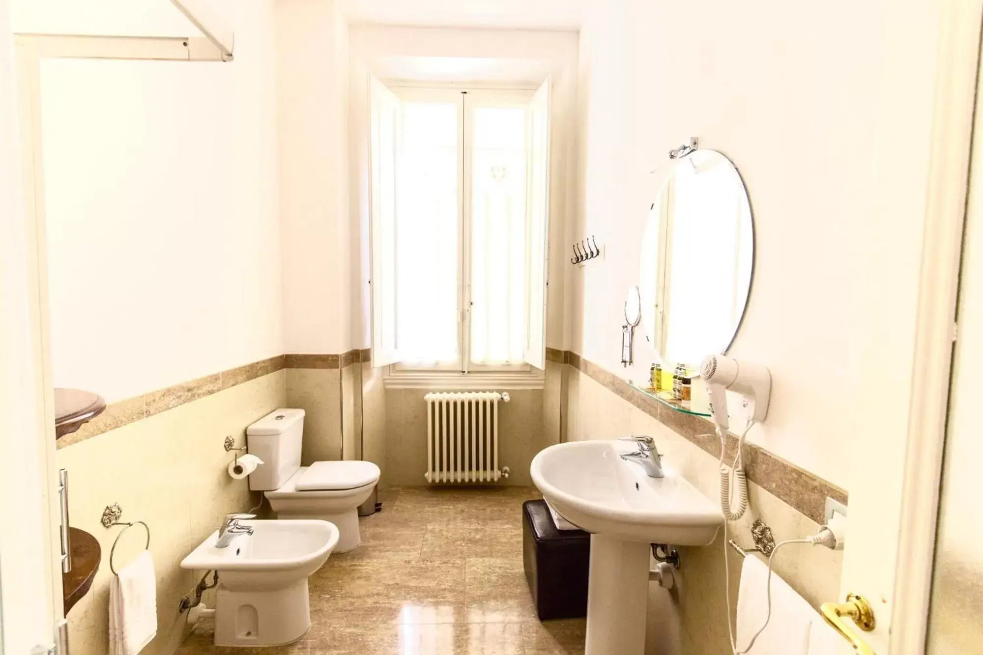 Shower, Bathroom in Gourmet B&B Villa Landucci