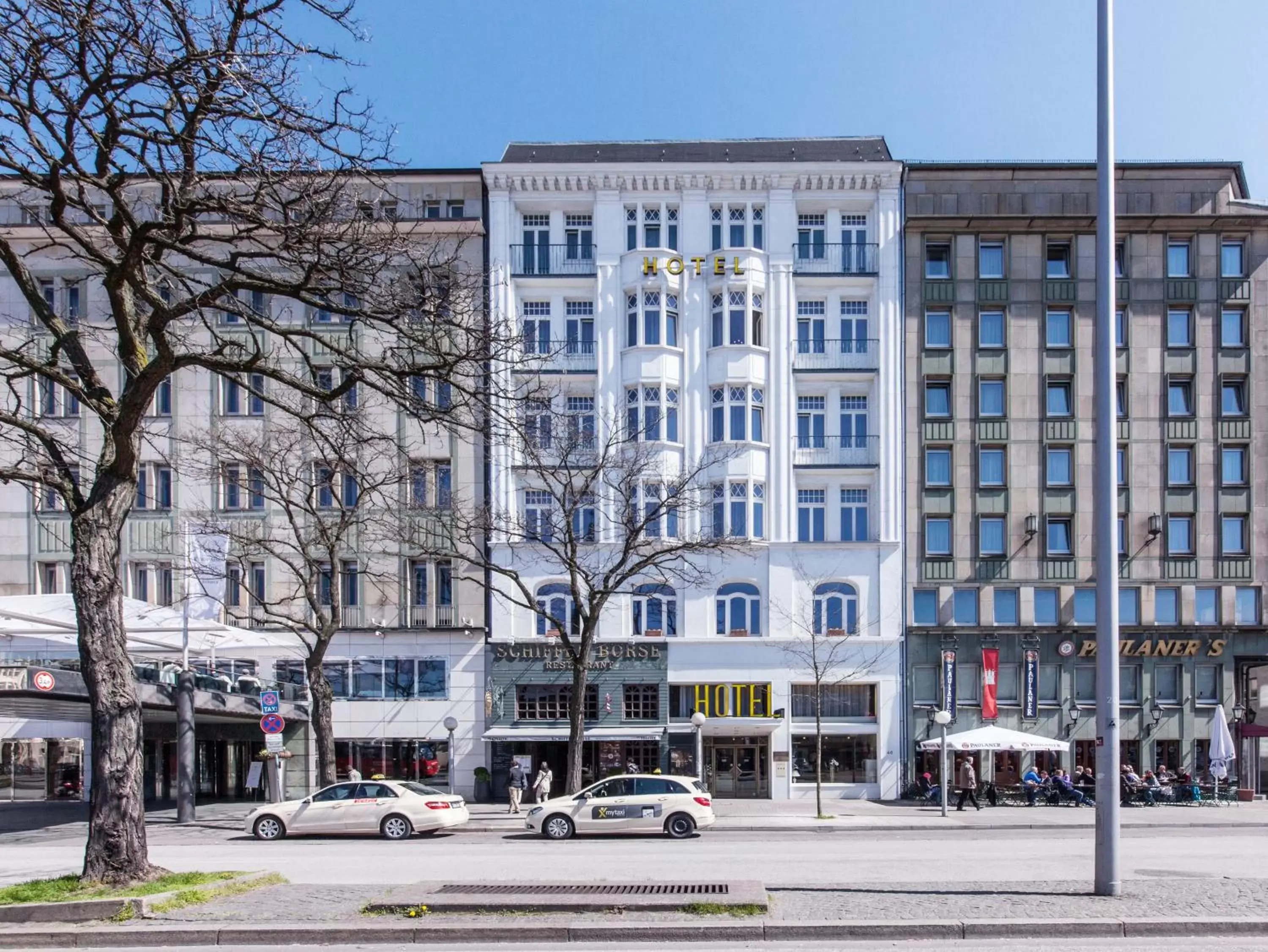 Facade/entrance, Property Building in Novum Hotel Kronprinz Hamburg Hauptbahnhof