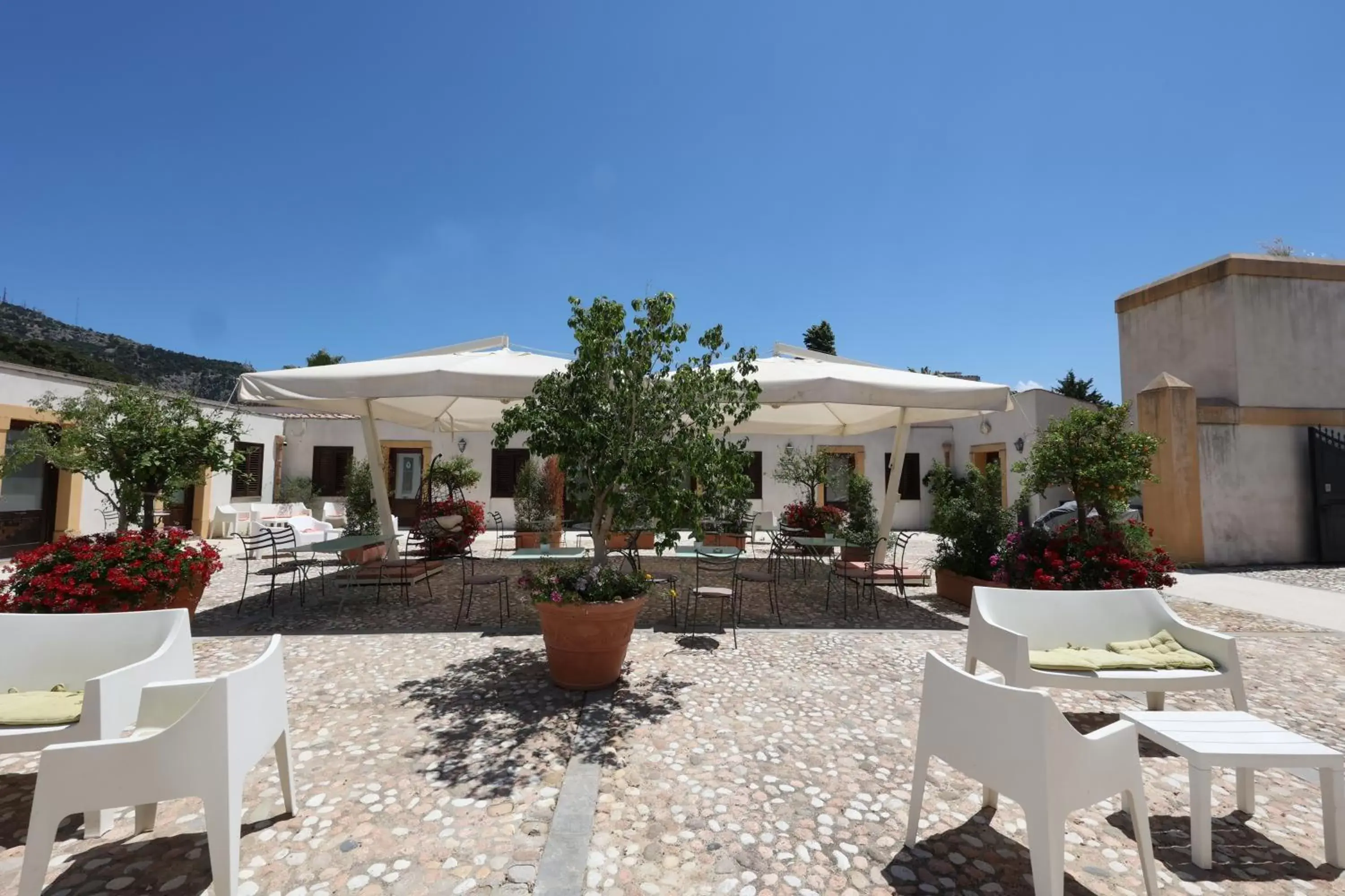 Patio, Restaurant/Places to Eat in Hotel Villa Lampedusa