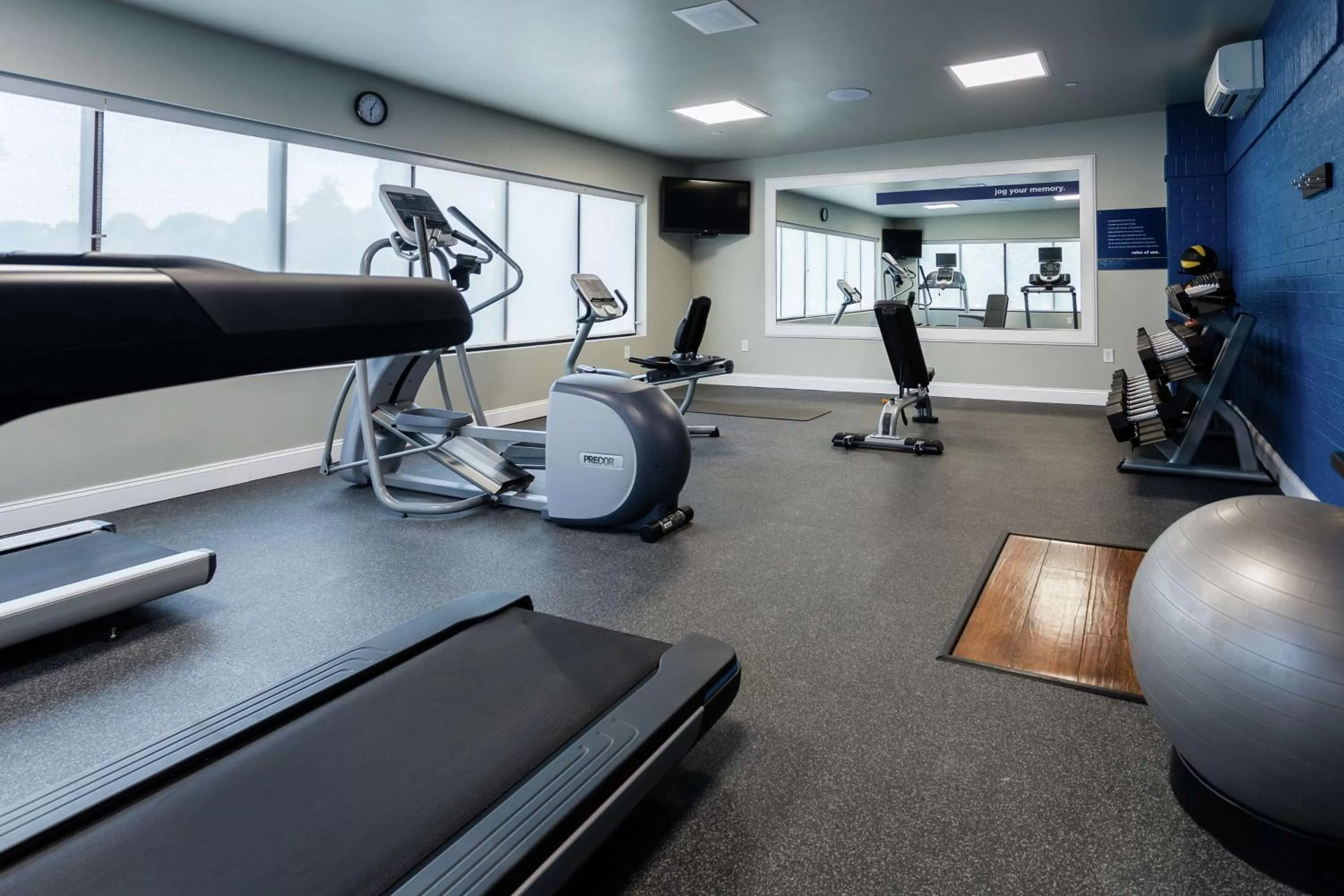 Fitness centre/facilities in Hampton Inn Somerset