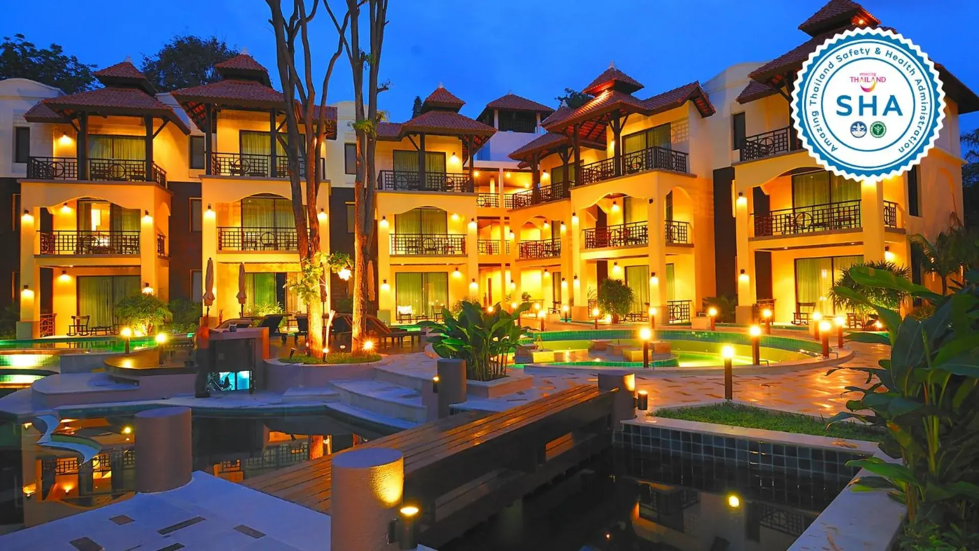 Property building in Long Beach Garden Hotel & Pavilions Property building in Long Beach Garden Hotel & Pavilions