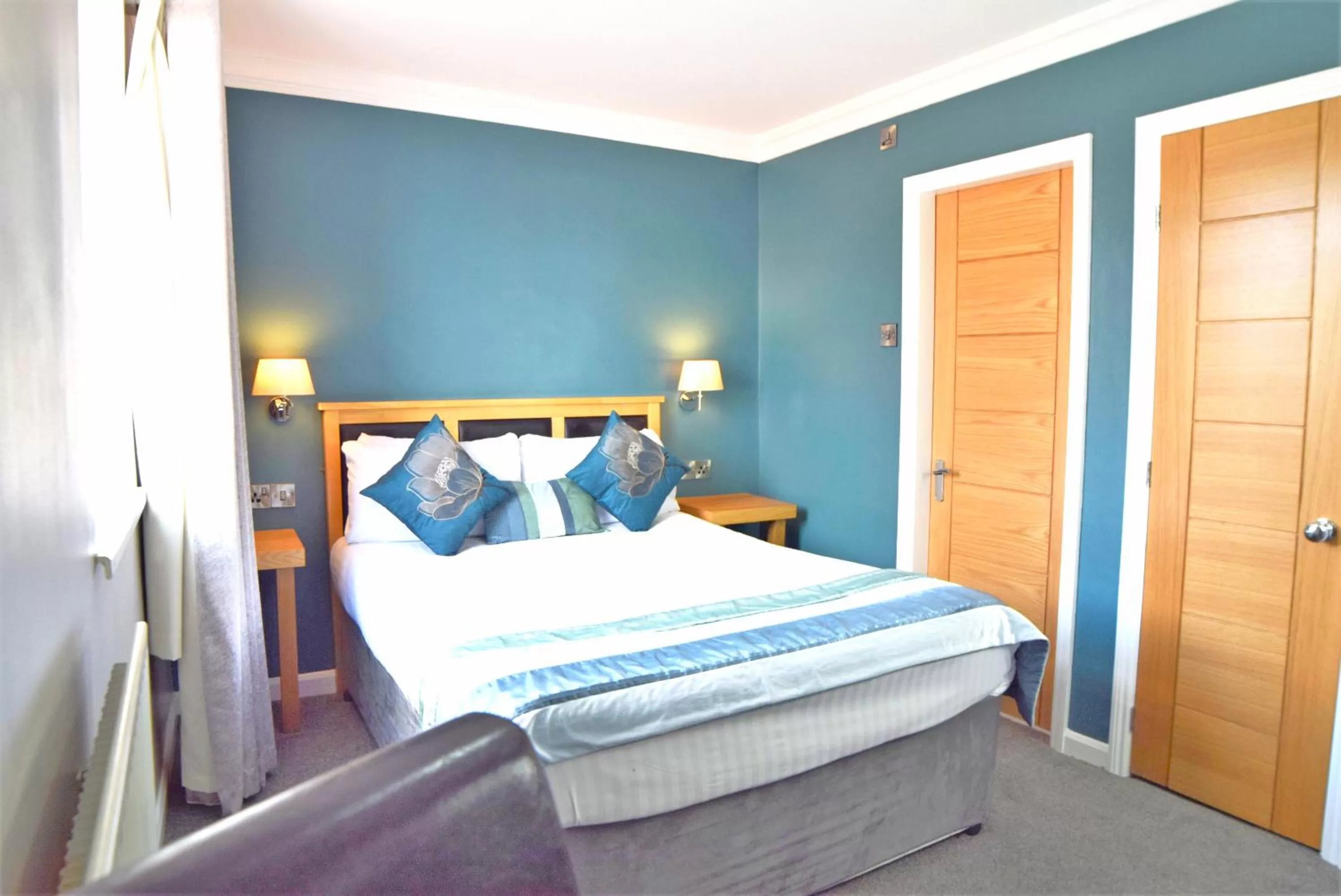 Bedroom, Bed in Dovedale Hotel and Restaurant