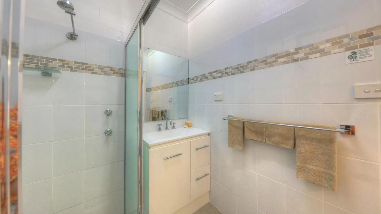 Bathroom in Glen Innes Motel