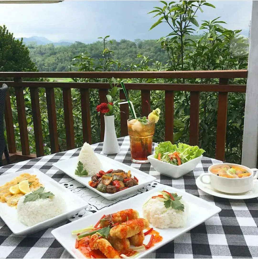 Food and drinks in Hotel Puri Asri