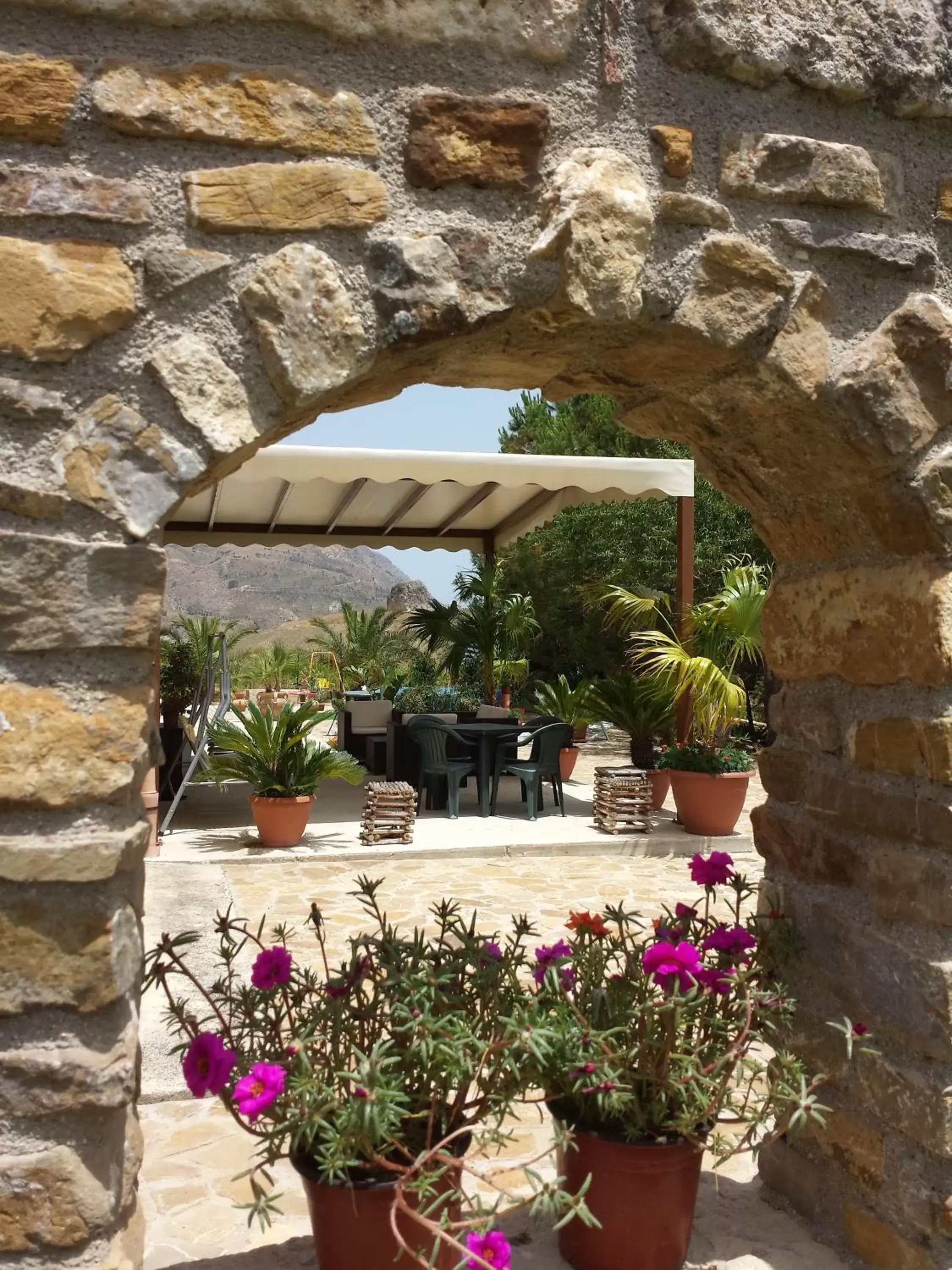 Facade/entrance in La Suite Di Segesta