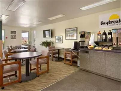 Restaurant/Places to Eat in Days Inn by Wyndham Missoula Airport