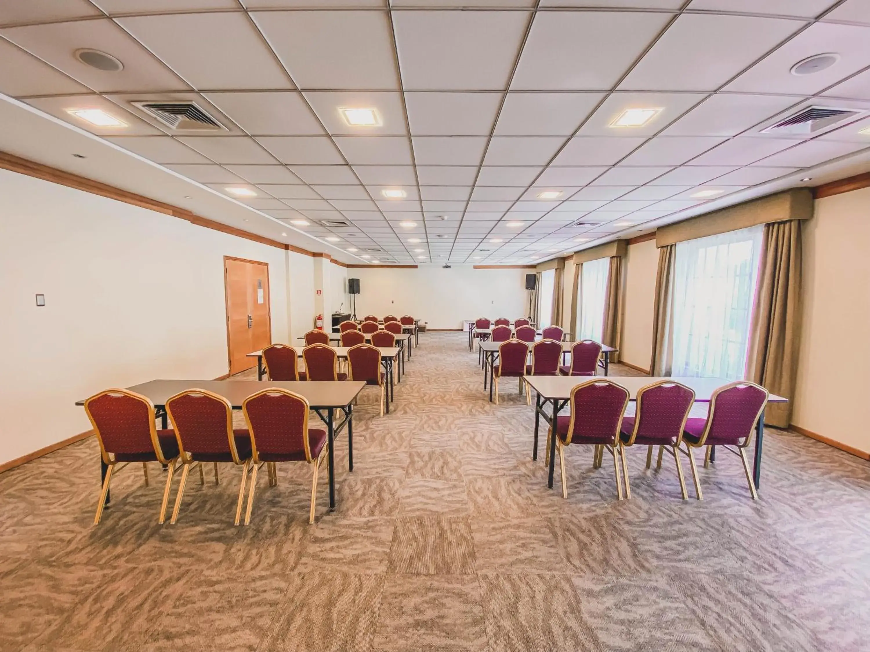 Meeting/conference room in Hotel Diego de Almagro Coyhaique