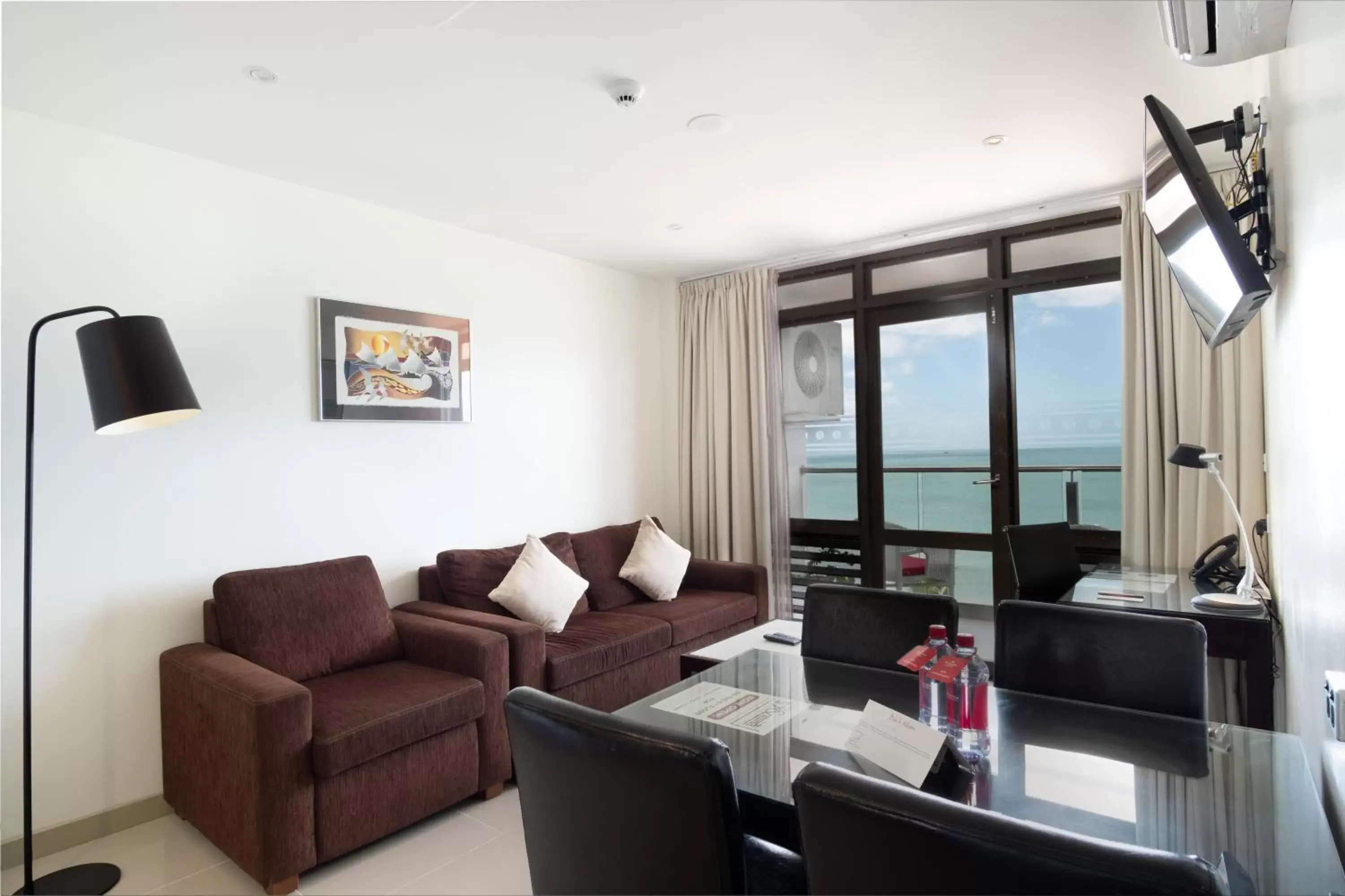 Living room, Seating Area in Ramada Suites by Wyndham Wailoaloa Beach Fiji