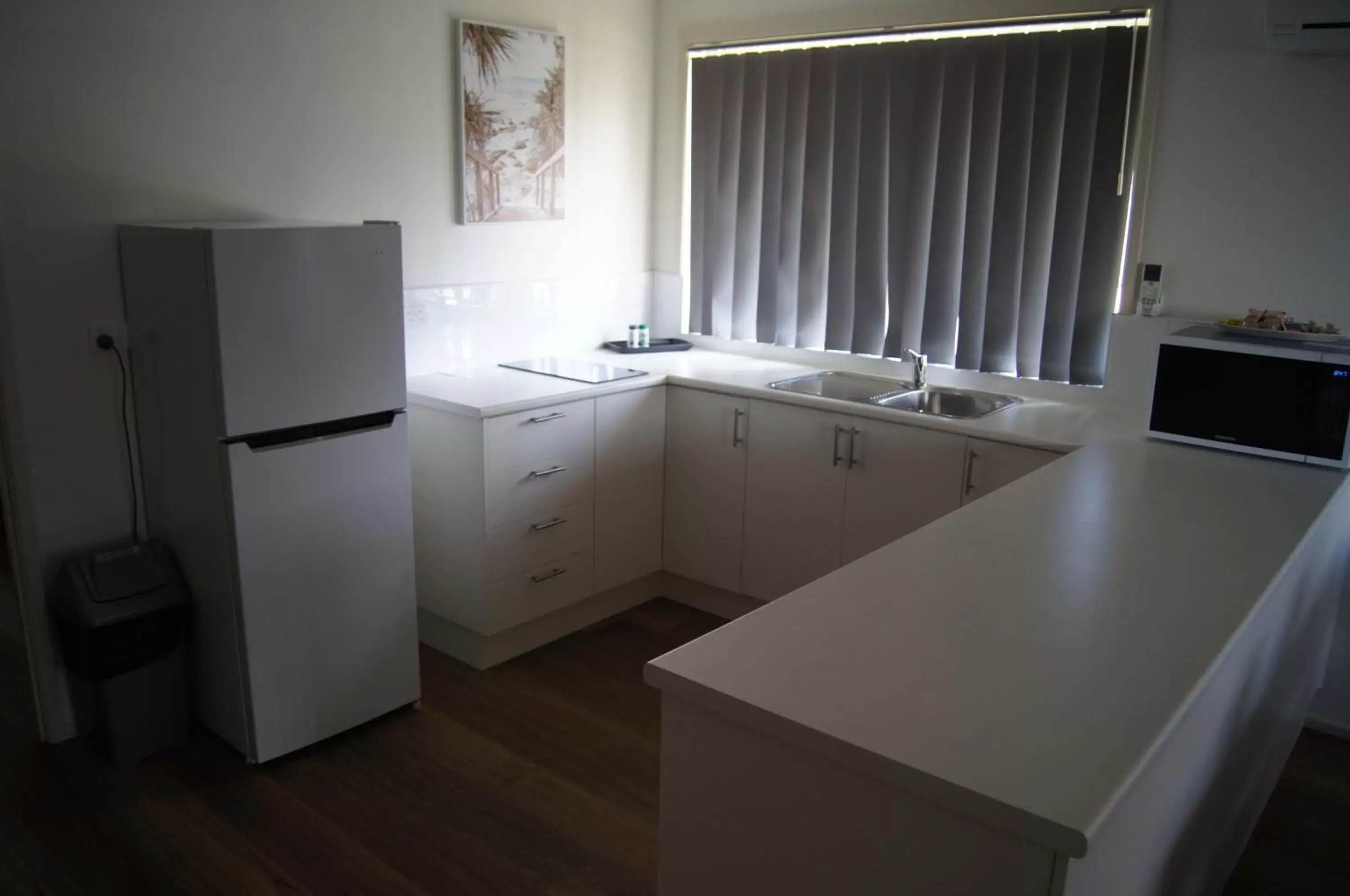 Kitchen/Kitchenette in Beachside Motor Inn