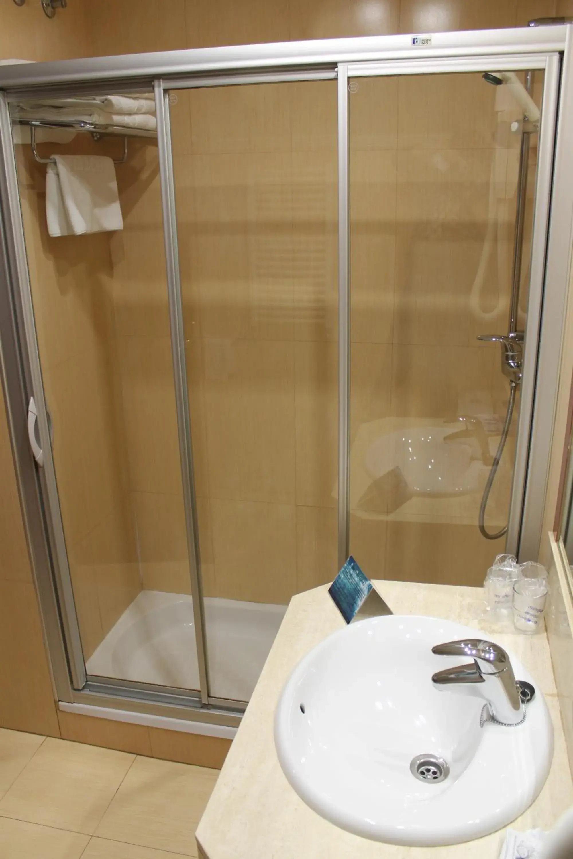 Shower, Bathroom in Hotel El Castillo