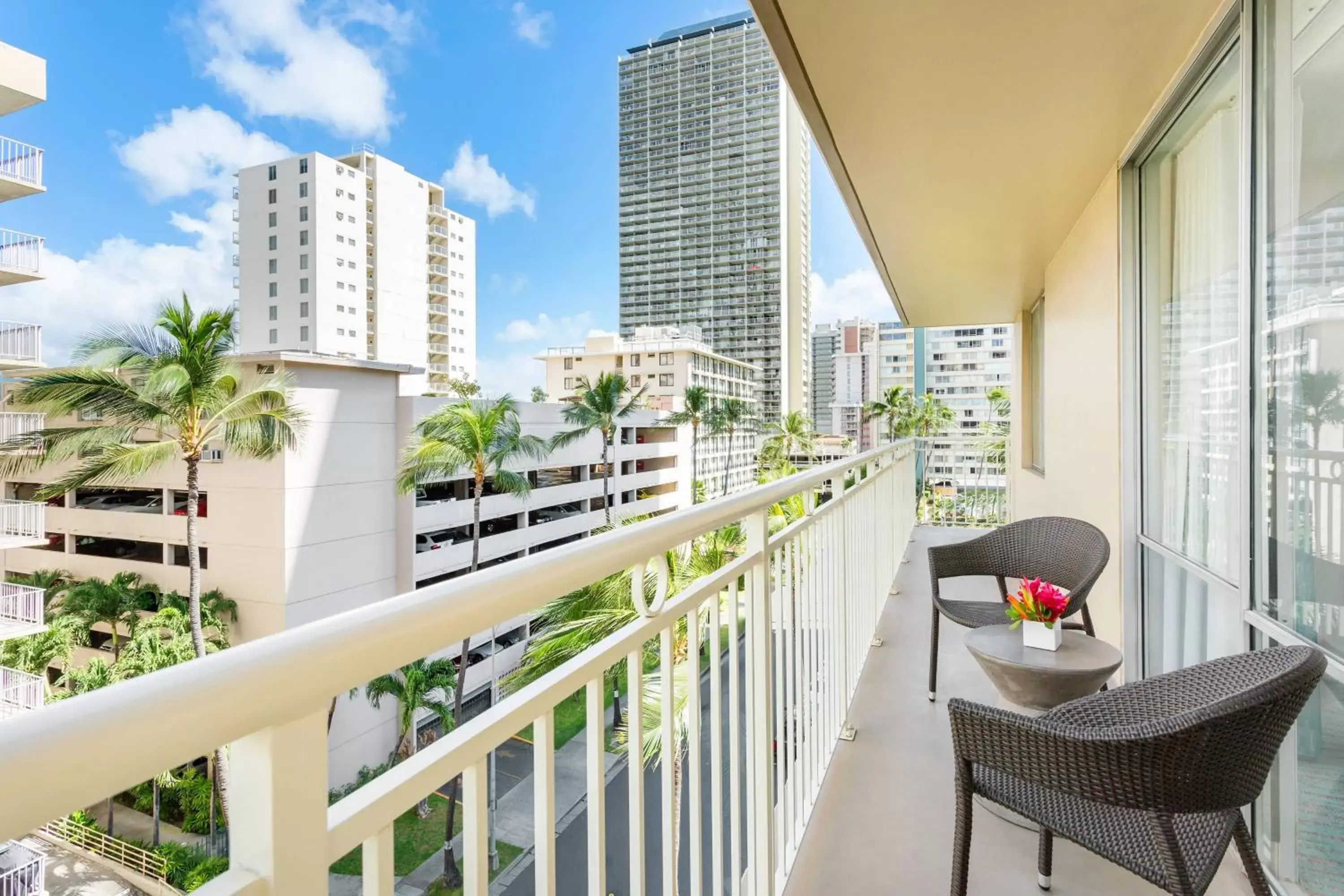 Photo of the whole room, Balcony/Terrace in Courtyard by Marriott Waikiki Beach